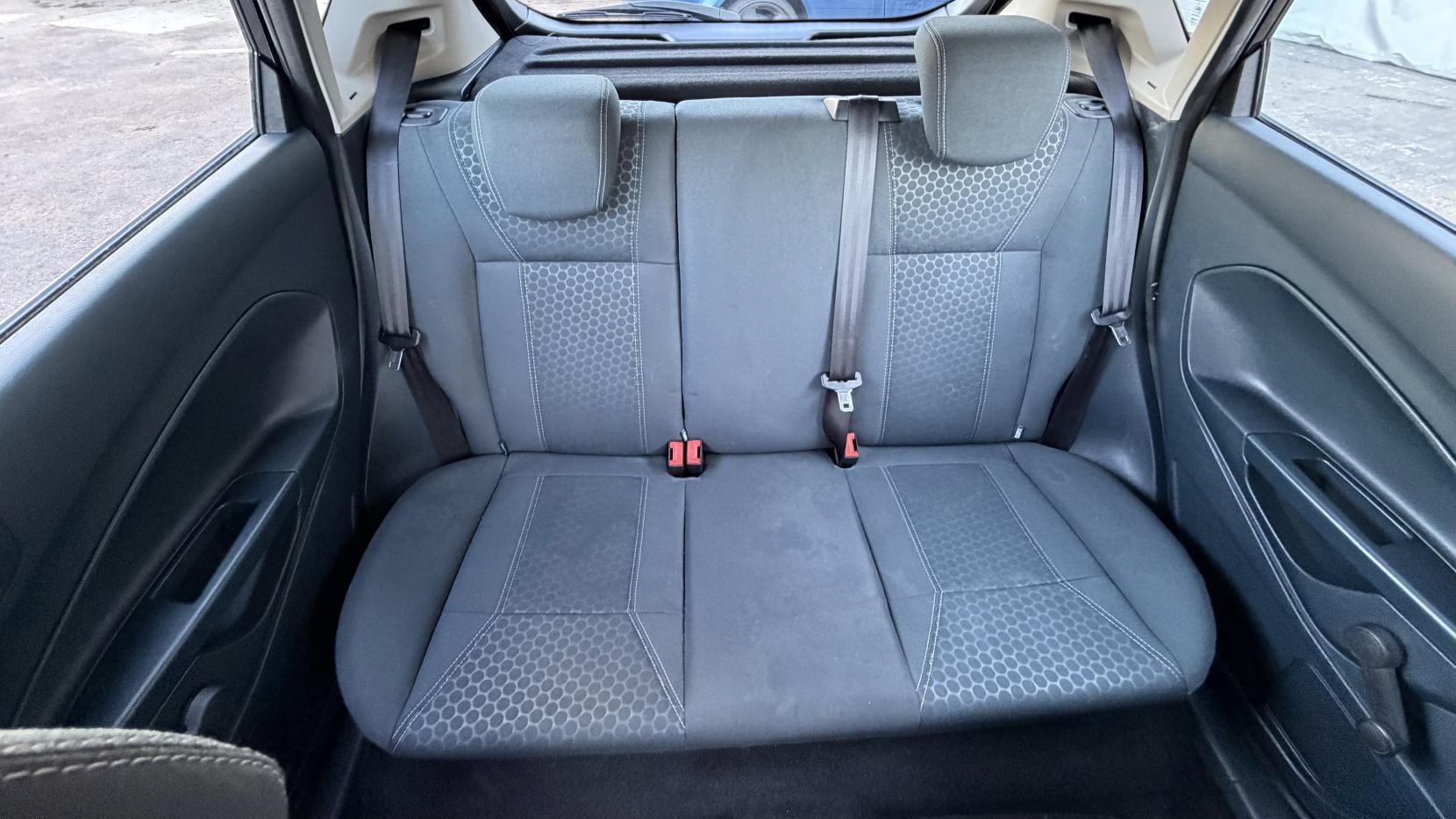 Ford Fiesta 1.4 Zetec Hatchback 5dr Petrol Automatic (154 g/km, 94 bhp)