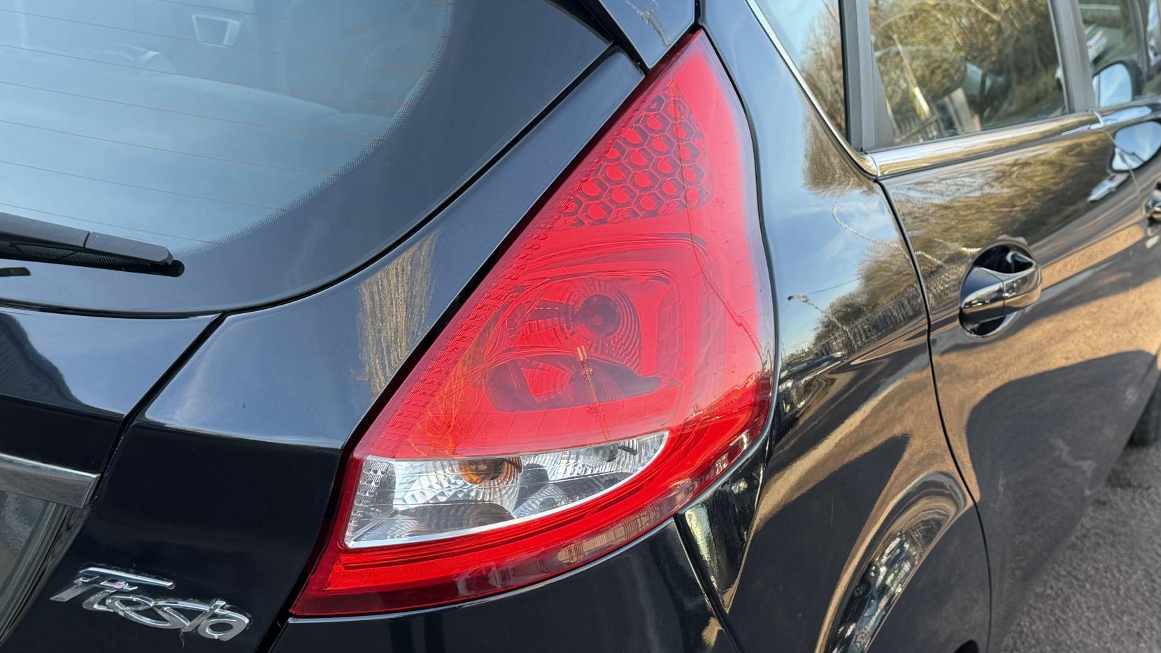 Ford Fiesta 1.4 Zetec Hatchback 5dr Petrol Automatic (154 g/km, 94 bhp)