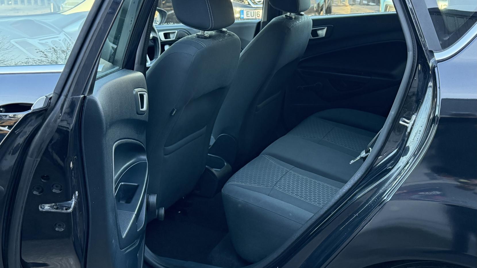 Ford Fiesta 1.4 Zetec Hatchback 5dr Petrol Automatic (154 g/km, 94 bhp)