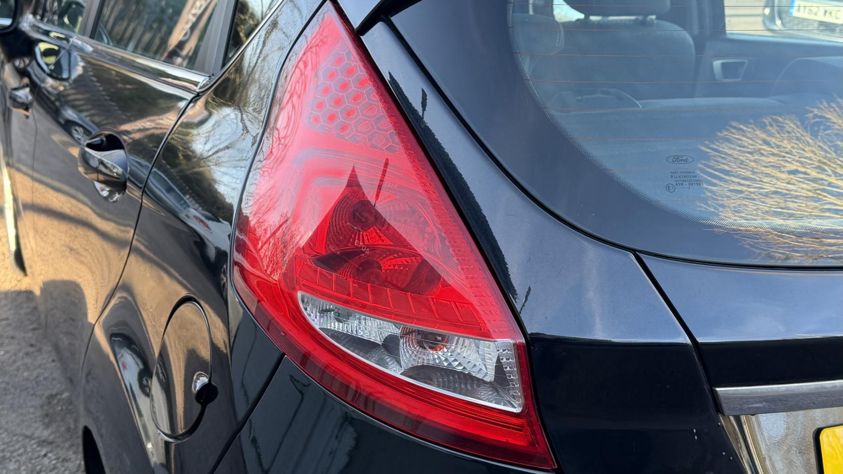 Ford Fiesta 1.4 Zetec Hatchback 5dr Petrol Automatic (154 g/km, 94 bhp)