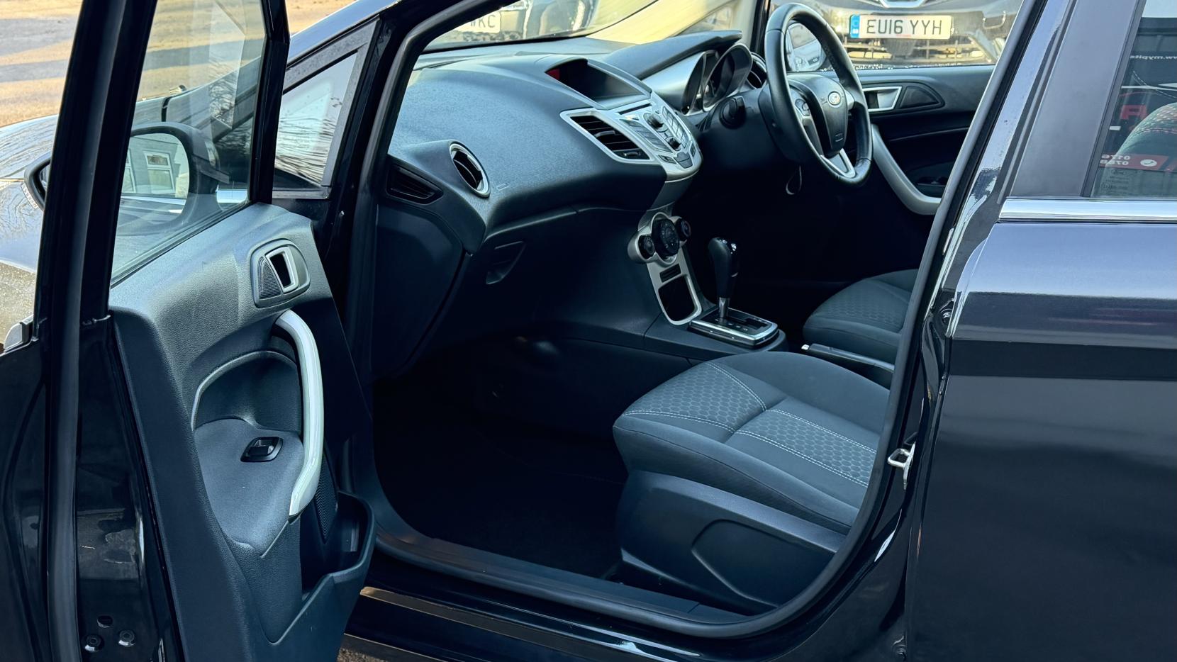 Ford Fiesta 1.4 Zetec Hatchback 5dr Petrol Automatic (154 g/km, 94 bhp)