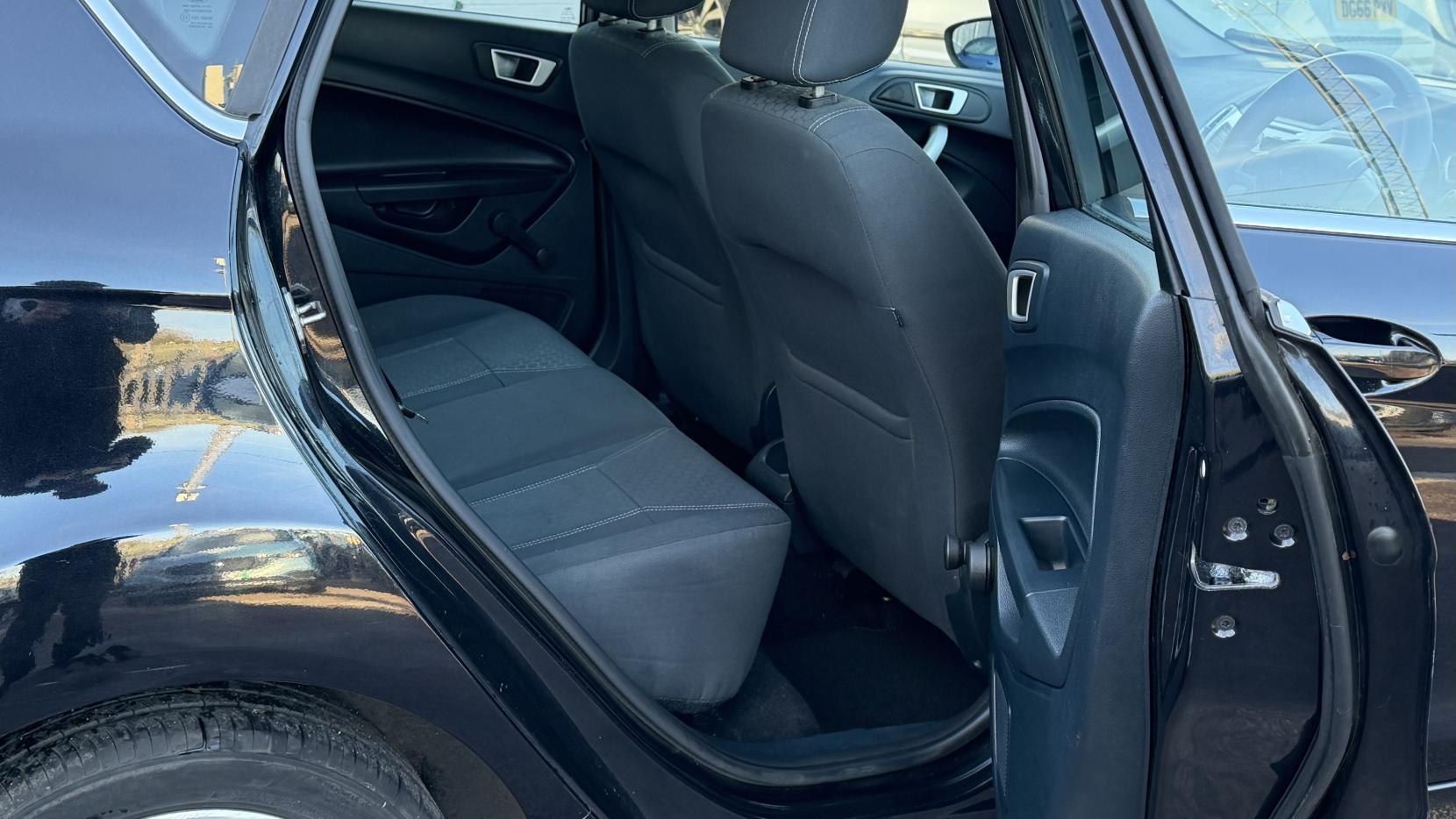 Ford Fiesta 1.4 Zetec Hatchback 5dr Petrol Automatic (154 g/km, 94 bhp)