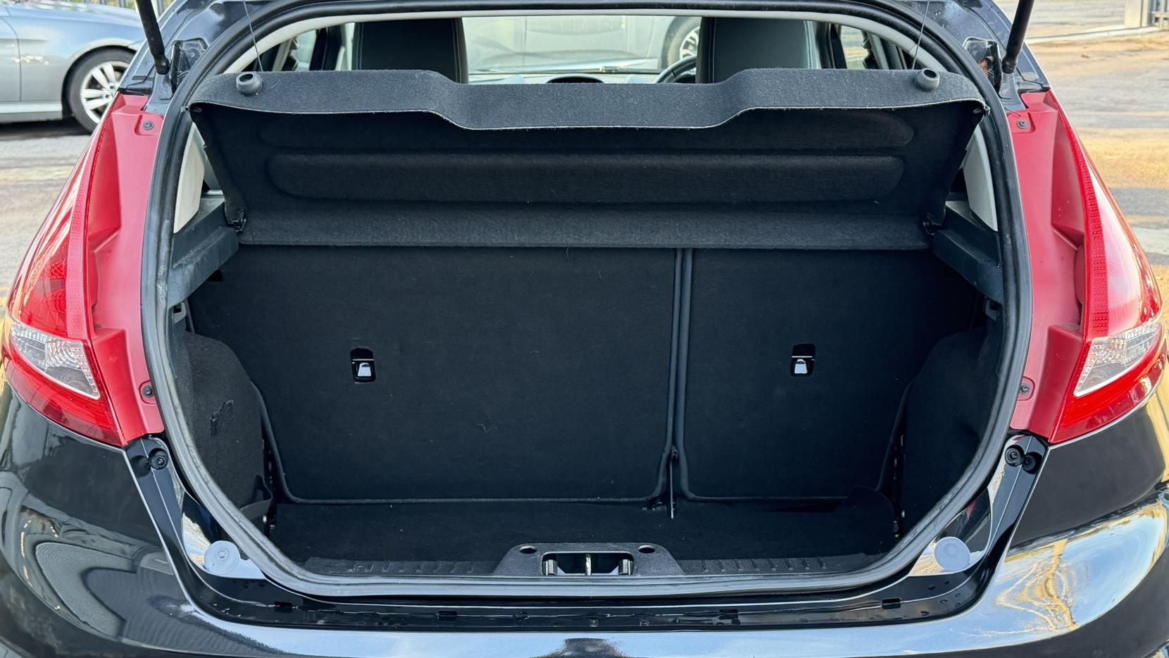 Ford Fiesta 1.4 Zetec Hatchback 5dr Petrol Automatic (154 g/km, 94 bhp)