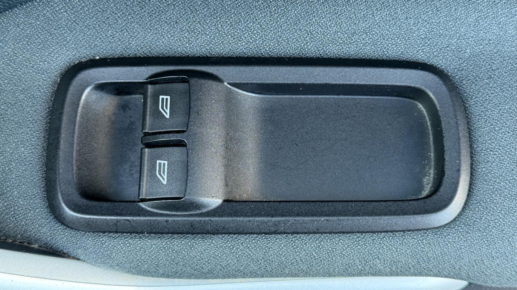 Ford Fiesta 1.4 Zetec Hatchback 5dr Petrol Automatic (154 g/km, 94 bhp)