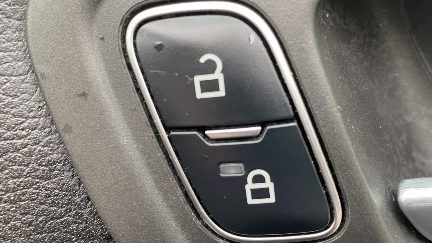 Ford C-Max 1.5 TDCi Zetec MPV 5dr Diesel Powershift Euro 6 (s/s) (120 ps)