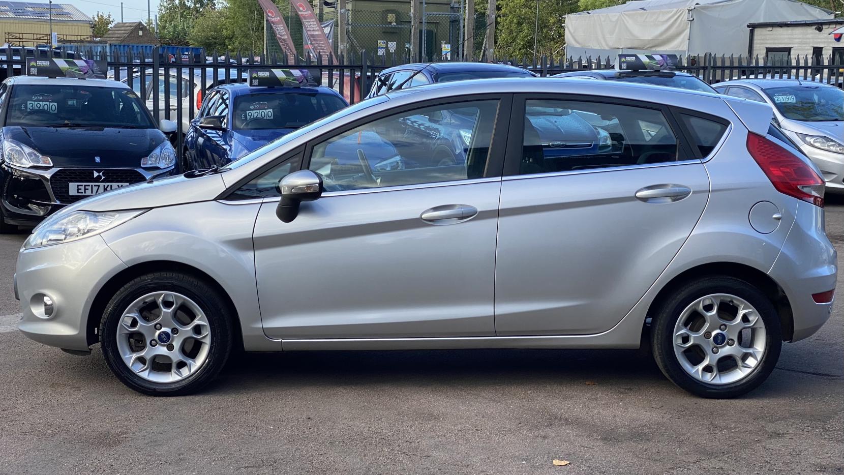 Ford Fiesta 1.4 Zetec Hatchback 5dr Petrol Automatic (154 g/km, 94 bhp)