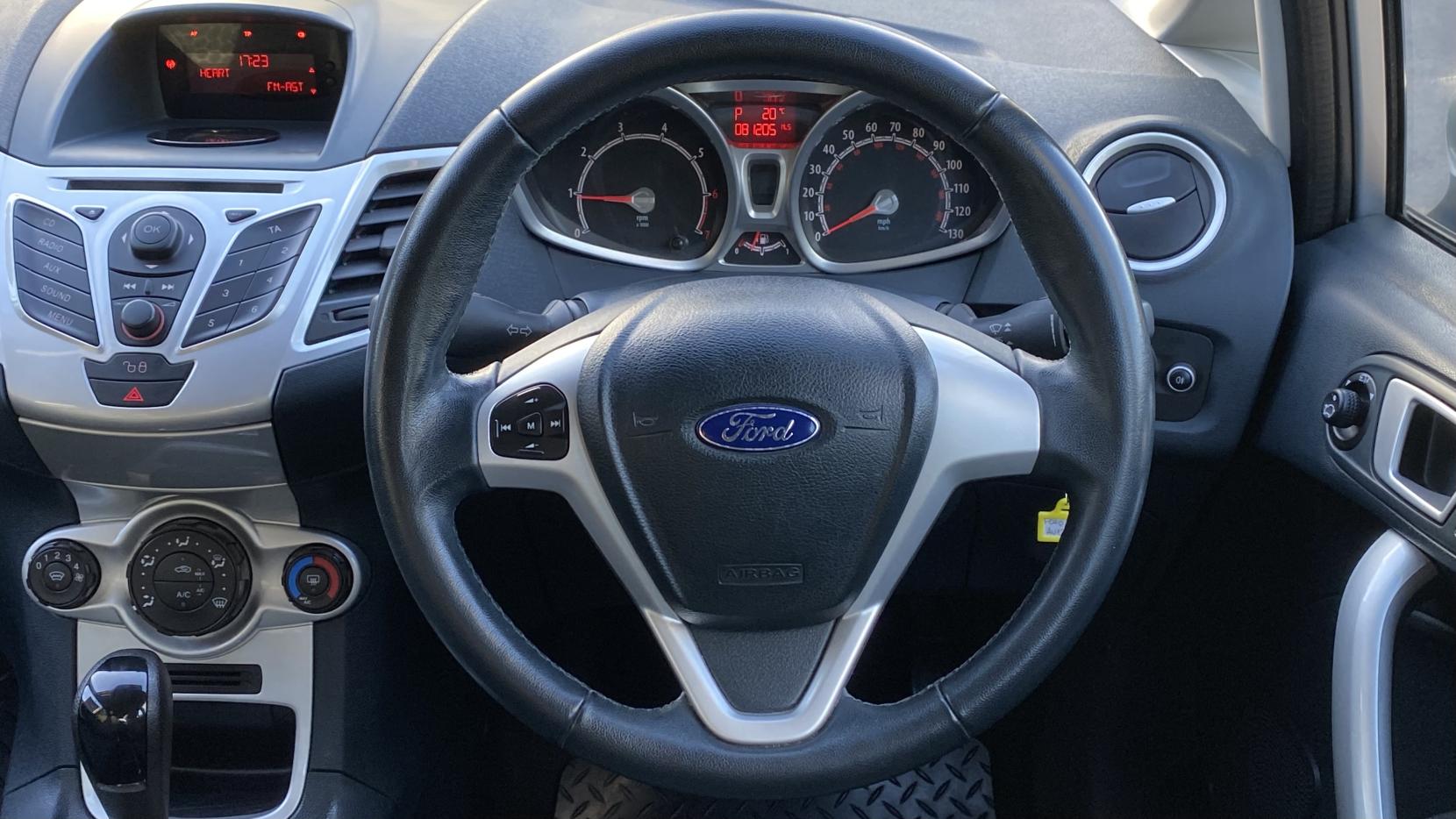 Ford Fiesta 1.4 Zetec Hatchback 5dr Petrol Automatic (154 g/km, 94 bhp)