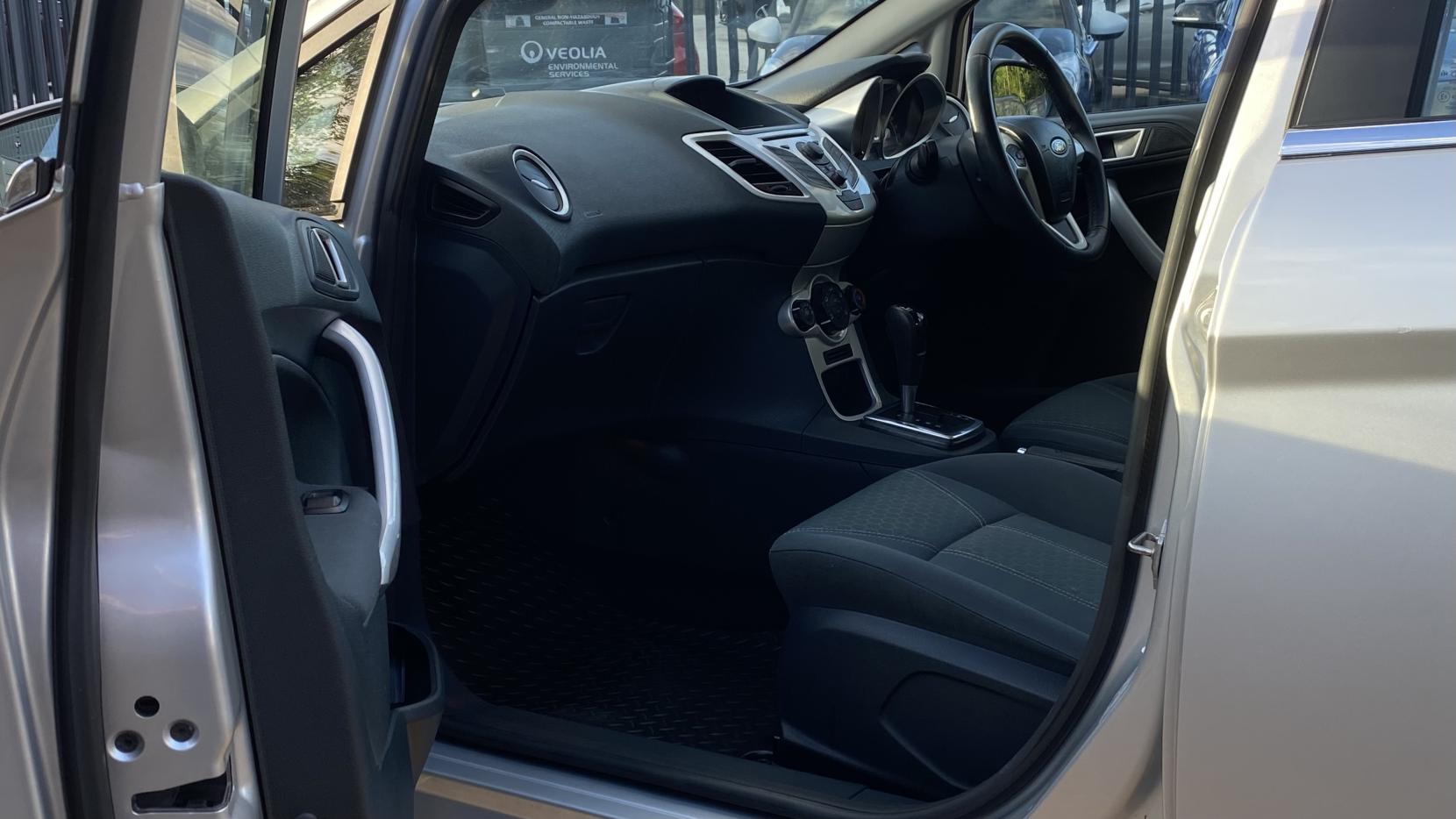 Ford Fiesta 1.4 Zetec Hatchback 5dr Petrol Automatic (154 g/km, 94 bhp)