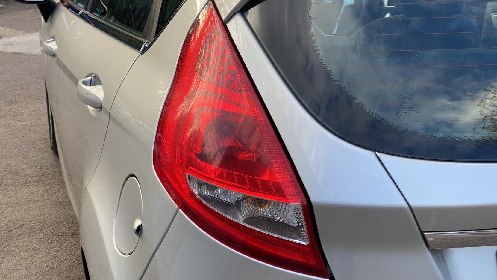 Ford Fiesta 1.4 Zetec Hatchback 5dr Petrol Automatic (154 g/km, 94 bhp)