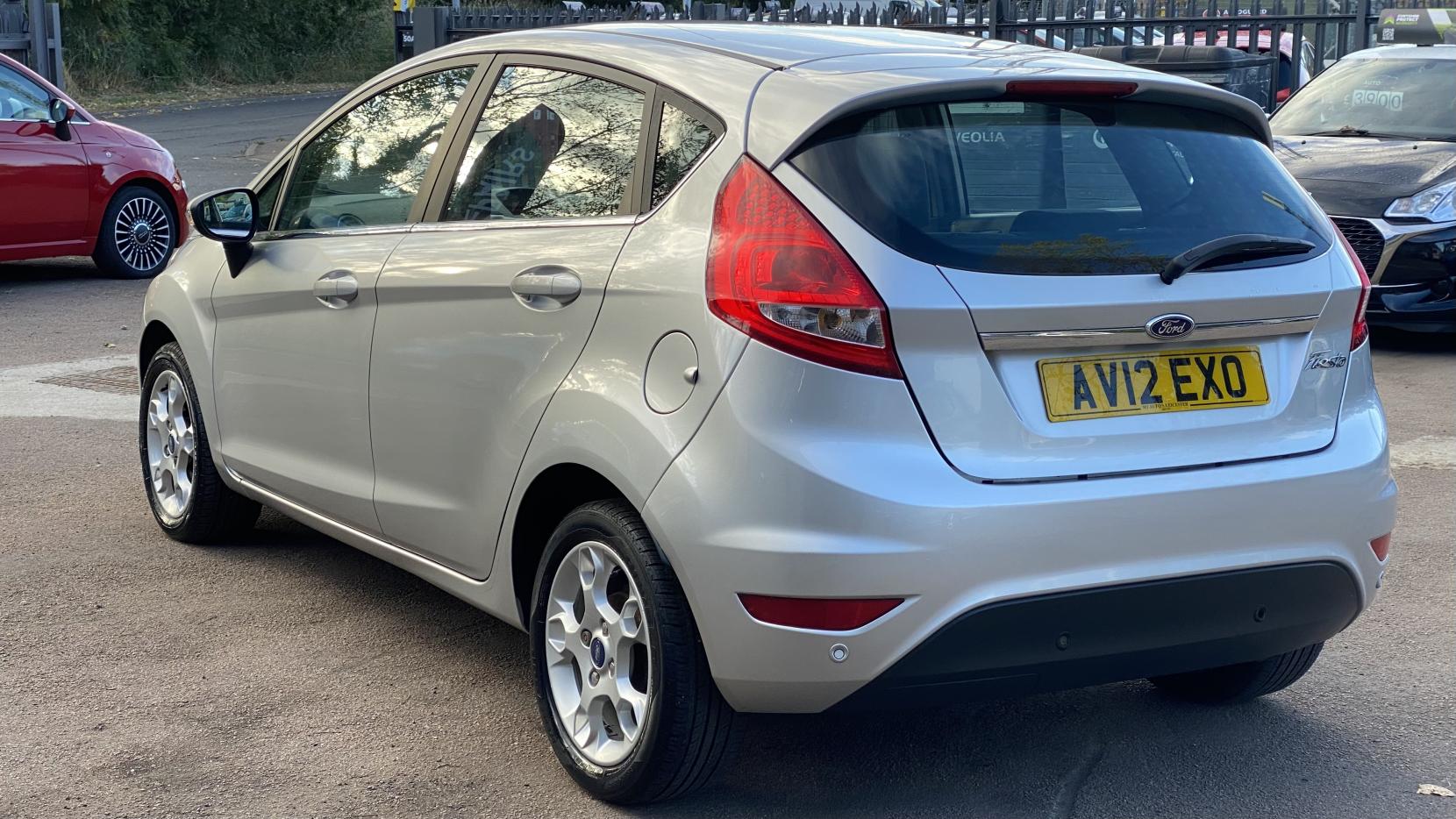 Ford Fiesta 1.4 Zetec Hatchback 5dr Petrol Automatic (154 g/km, 94 bhp)