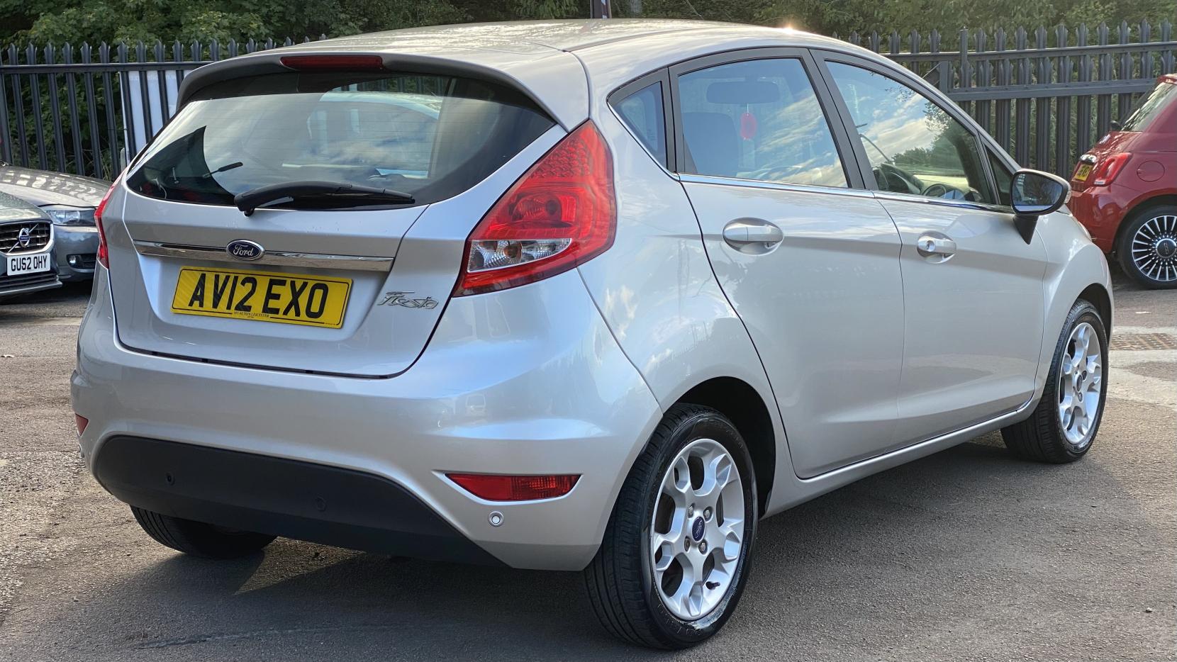 Ford Fiesta 1.4 Zetec Hatchback 5dr Petrol Automatic (154 g/km, 94 bhp)