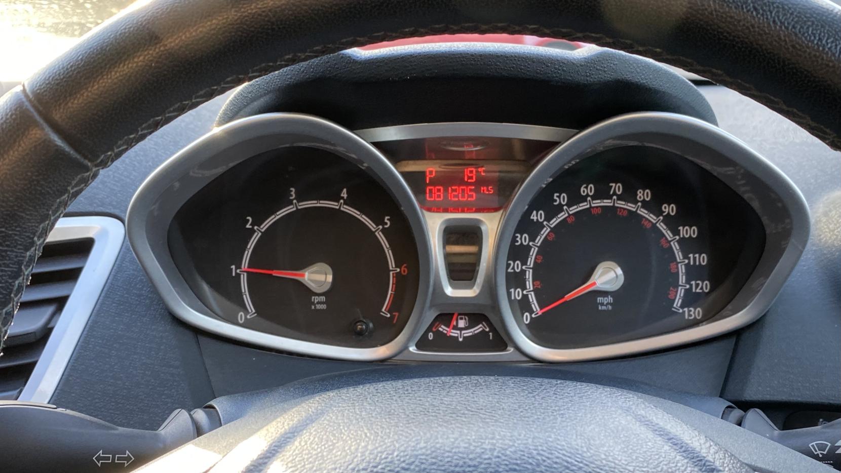 Ford Fiesta 1.4 Zetec Hatchback 5dr Petrol Automatic (154 g/km, 94 bhp)