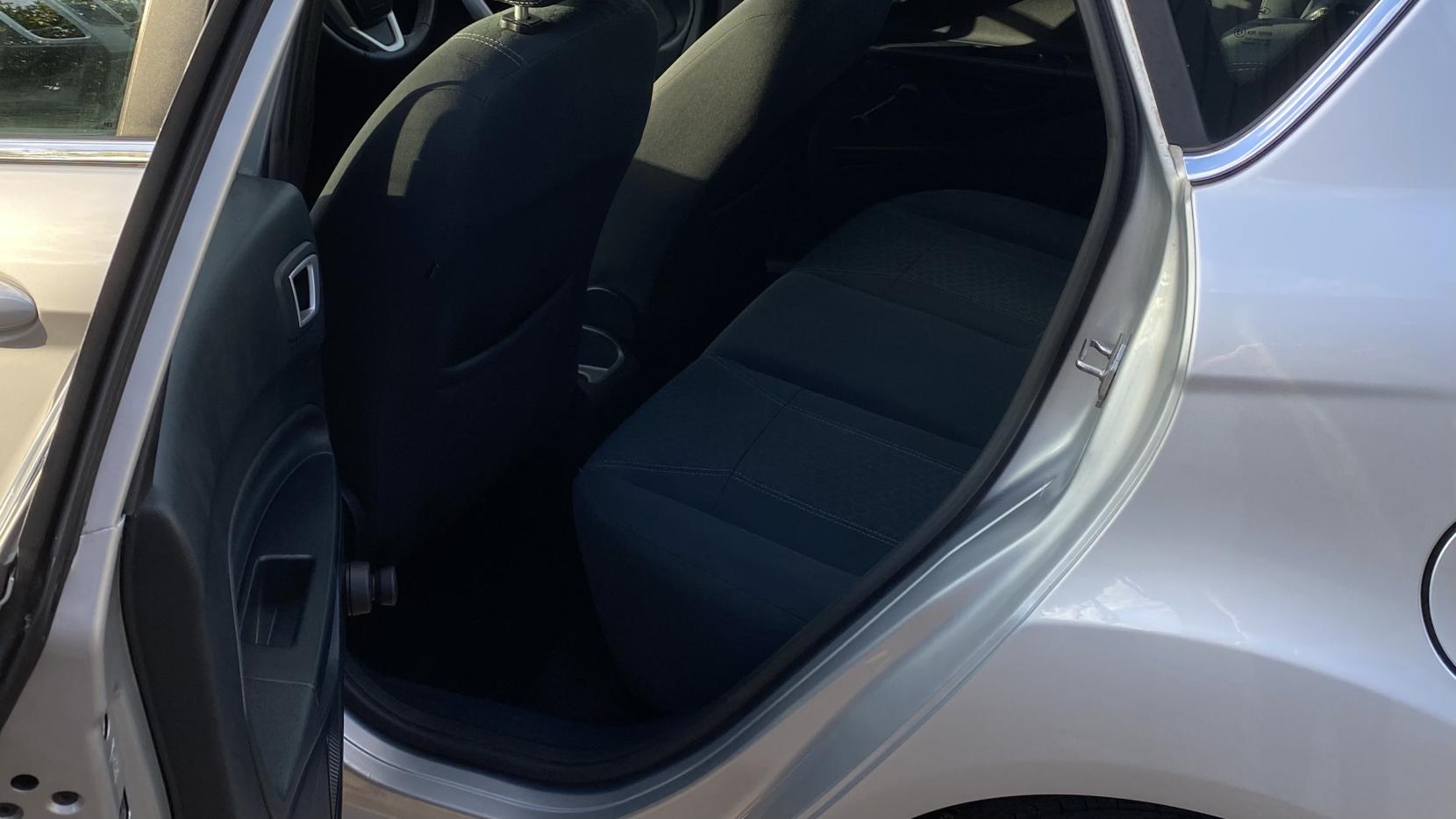 Ford Fiesta 1.4 Zetec Hatchback 5dr Petrol Automatic (154 g/km, 94 bhp)