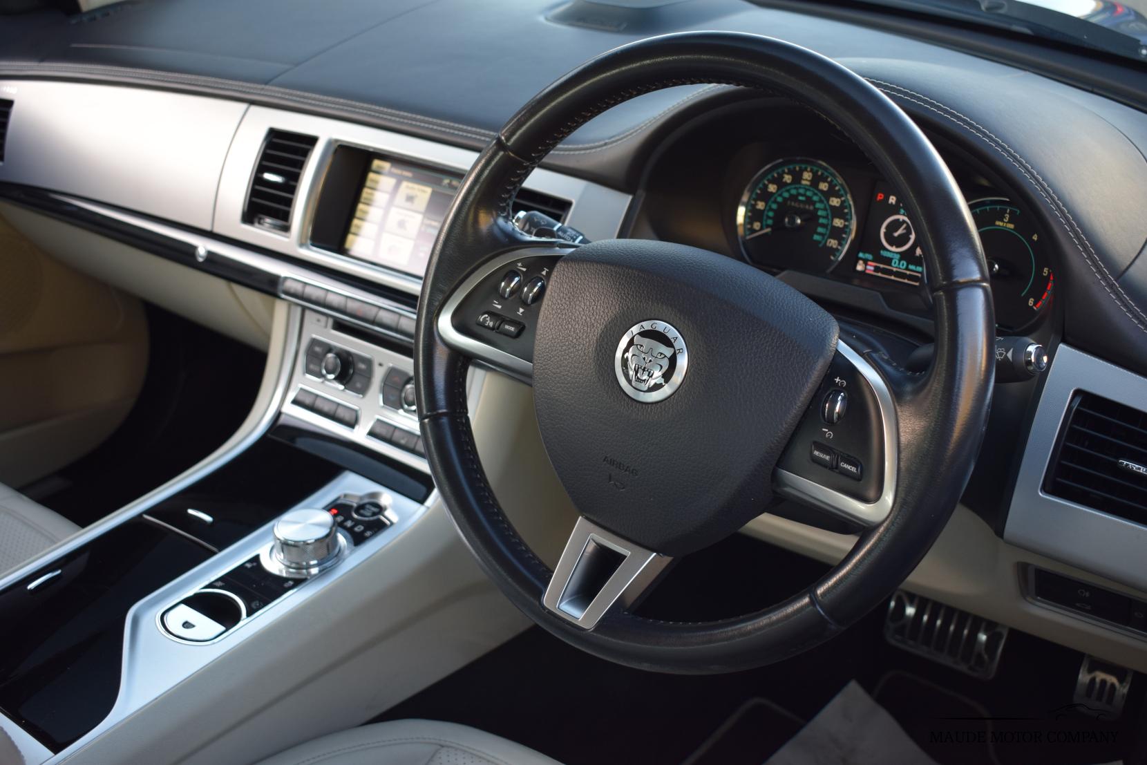 Jaguar XF 3.0d S V6 Portfolio Saloon 4dr Diesel Auto Euro 5 (s/s) (275 ps)