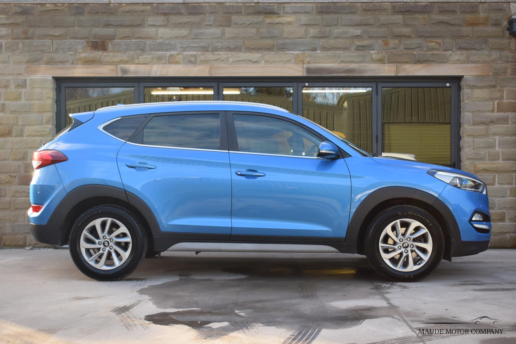 Hyundai TUCSON 1.7 CRDi Blue Drive Premium SUV 5dr Diesel Manual Euro 6 (s/s) (116 ps)