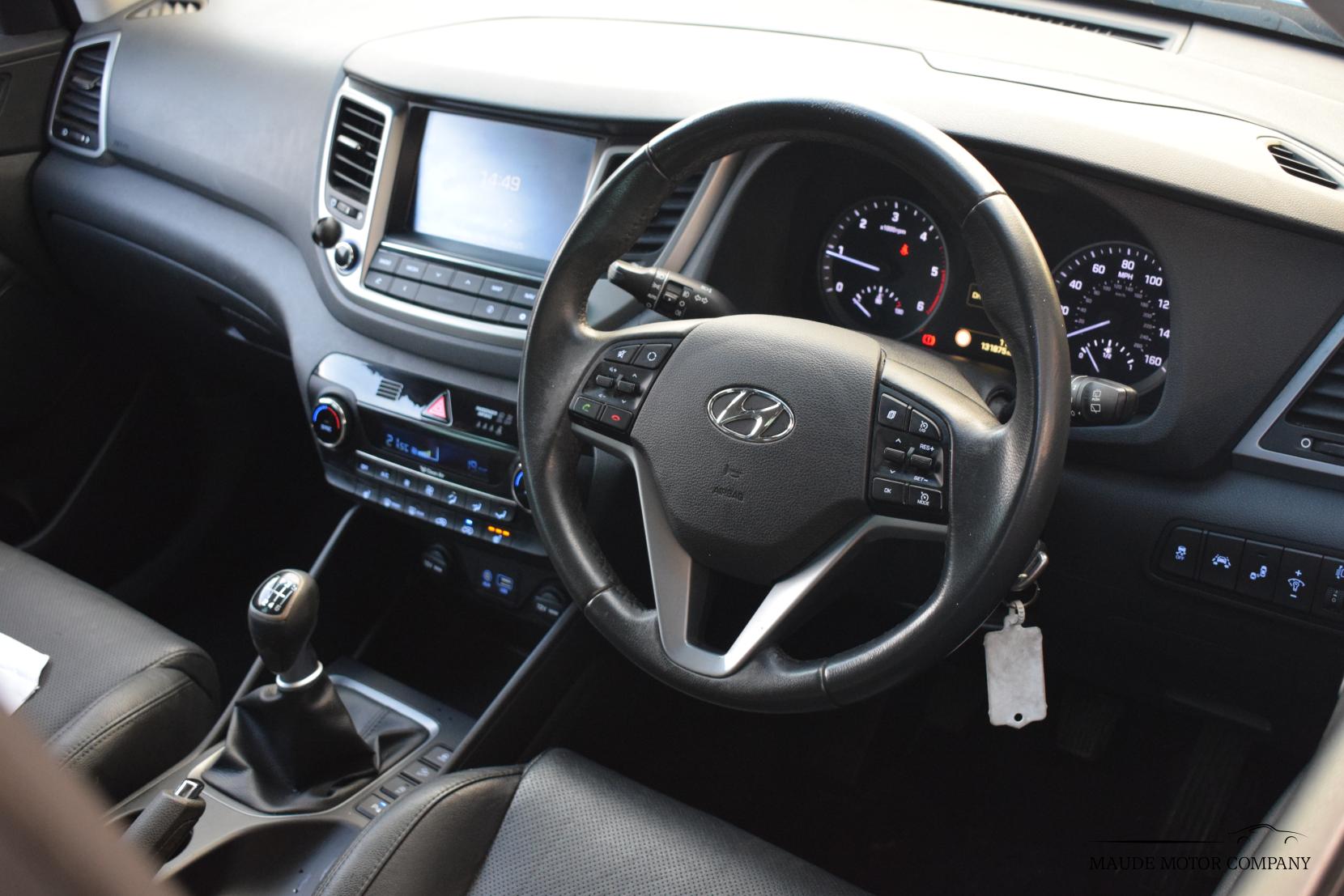 Hyundai TUCSON 1.7 CRDi Blue Drive Premium SUV 5dr Diesel Manual Euro 6 (s/s) (116 ps)