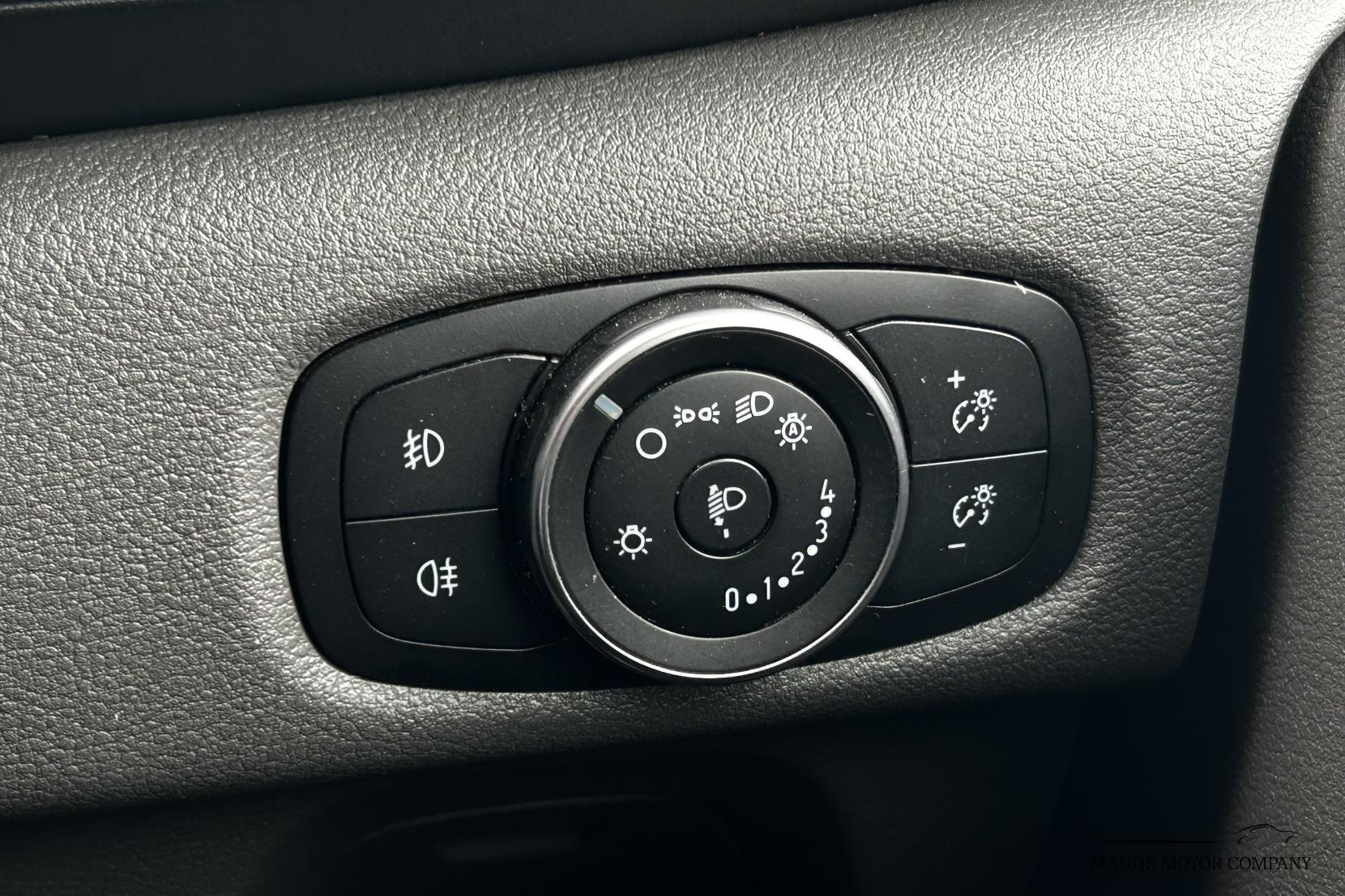 Ford Transit Custom 2.0 300 EcoBlue Limited Panel Van 5dr Diesel Auto L2 H1 Euro 6 (s/s) (130 ps)