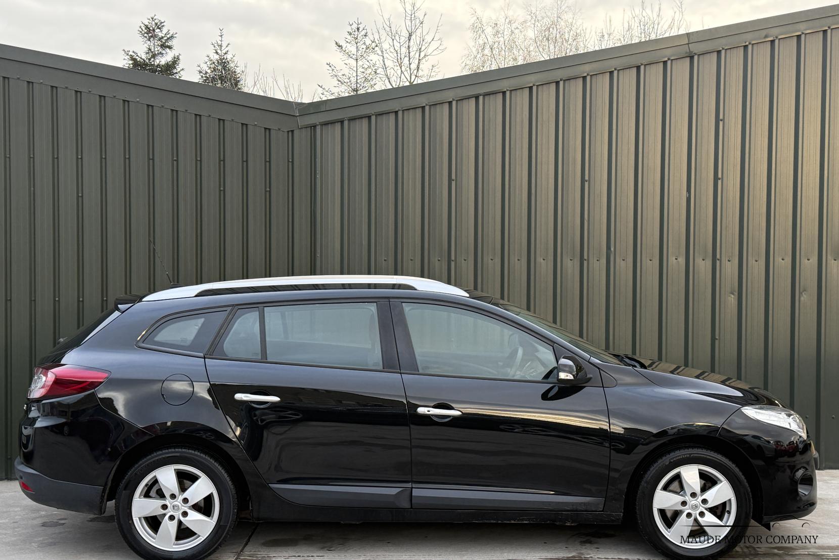 Renault Megane 1.5 dCi Dynamique TomTom Sport Tourer 5dr Diesel EDC Euro 5 (110 ps)