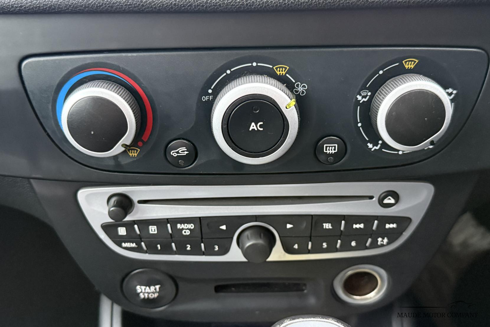 Renault Megane 1.5 dCi Dynamique TomTom Sport Tourer 5dr Diesel EDC Euro 5 (110 ps)