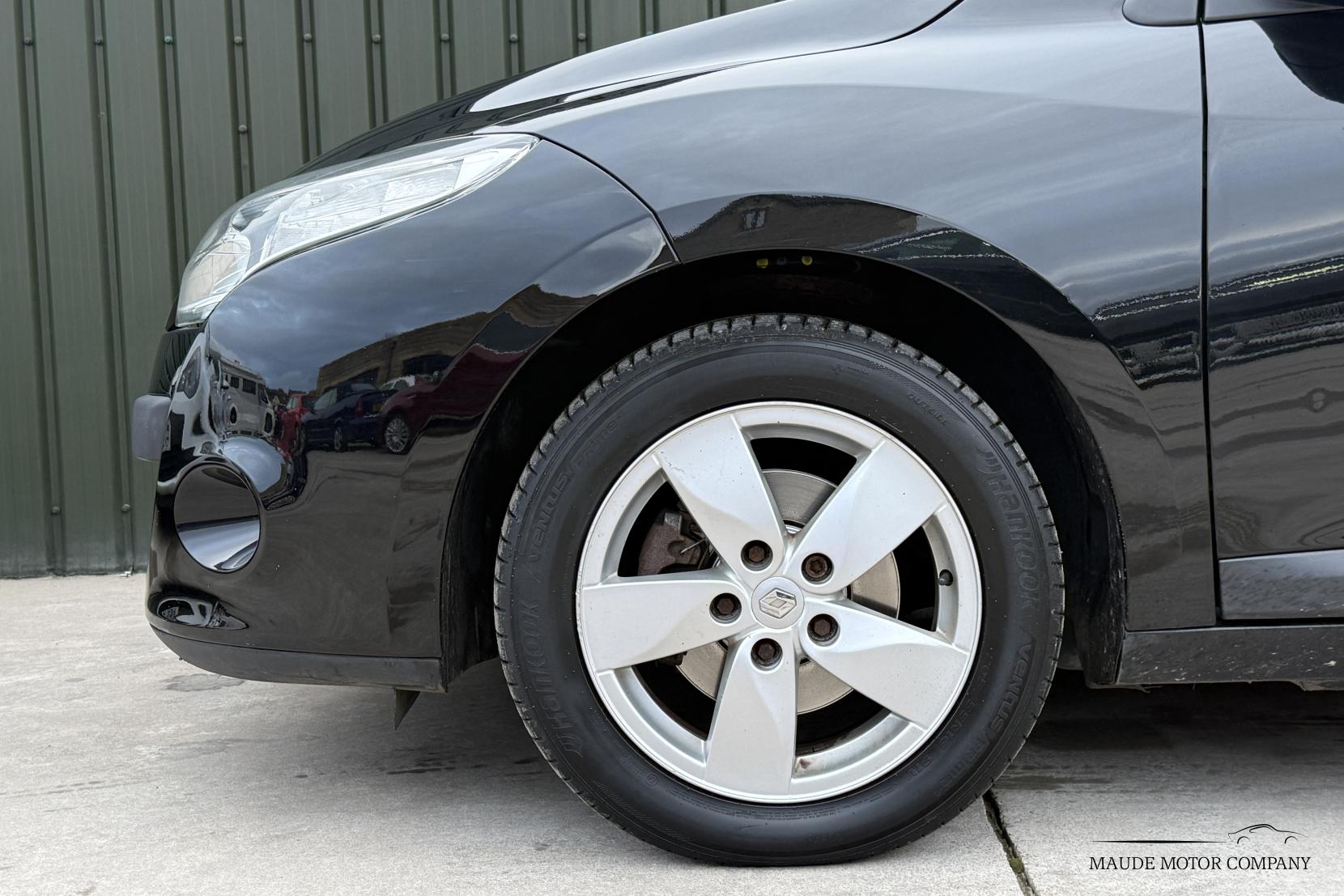 Renault Megane 1.5 dCi Dynamique TomTom Sport Tourer 5dr Diesel EDC Euro 5 (110 ps)