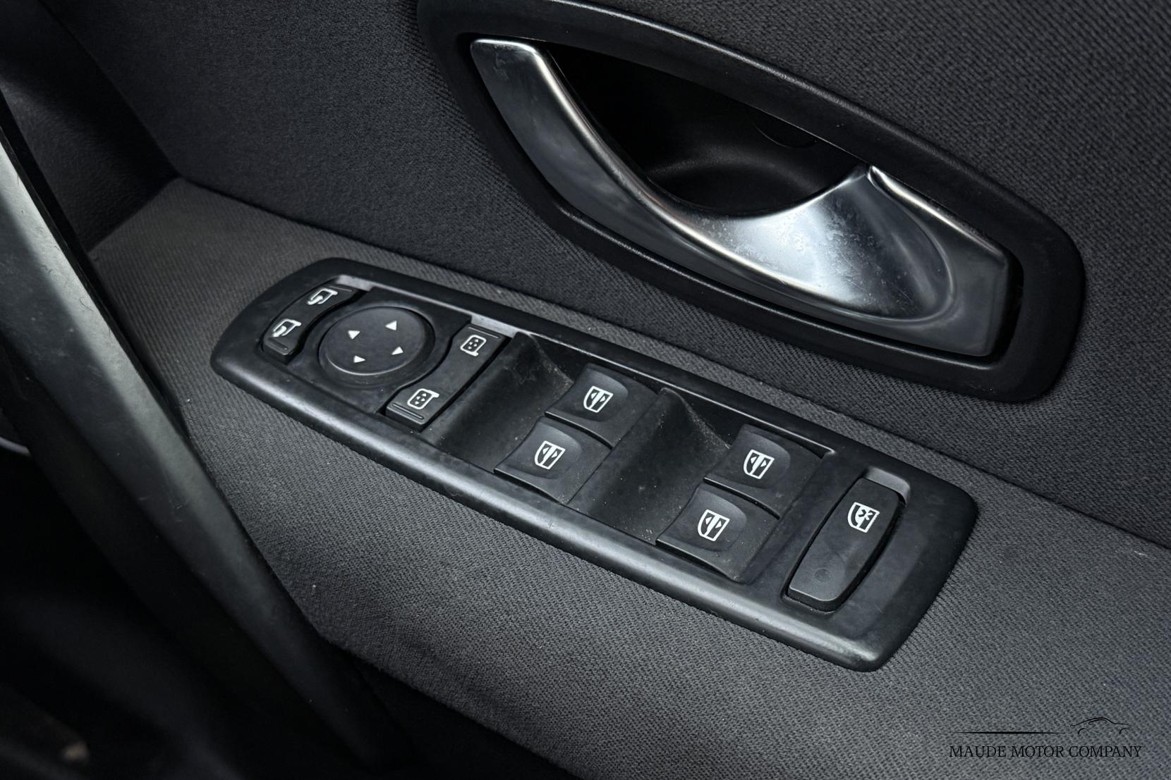 Renault Megane 1.5 dCi Dynamique TomTom Sport Tourer 5dr Diesel EDC Euro 5 (110 ps)