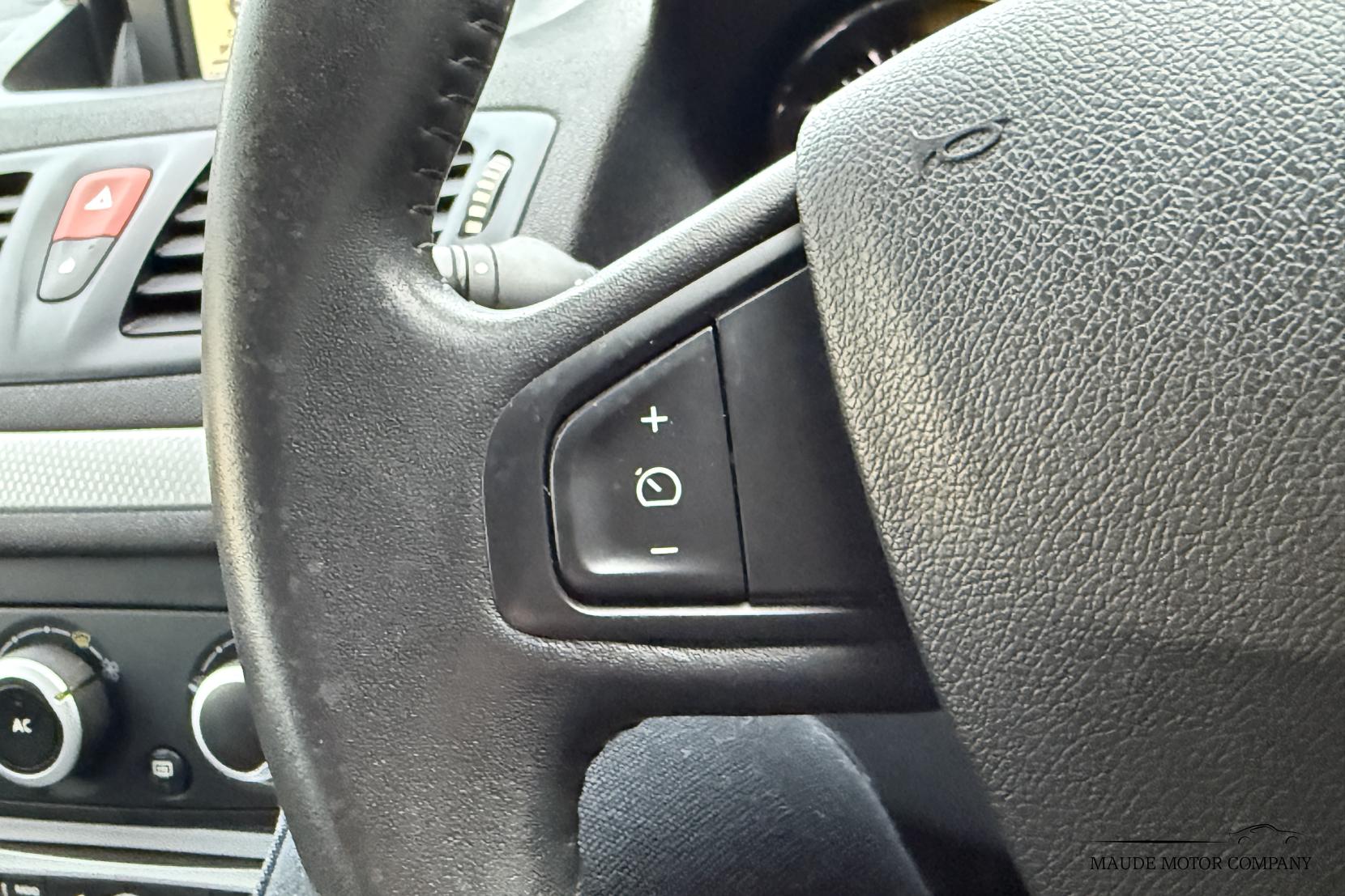 Renault Megane 1.5 dCi Dynamique TomTom Sport Tourer 5dr Diesel EDC Euro 5 (110 ps)