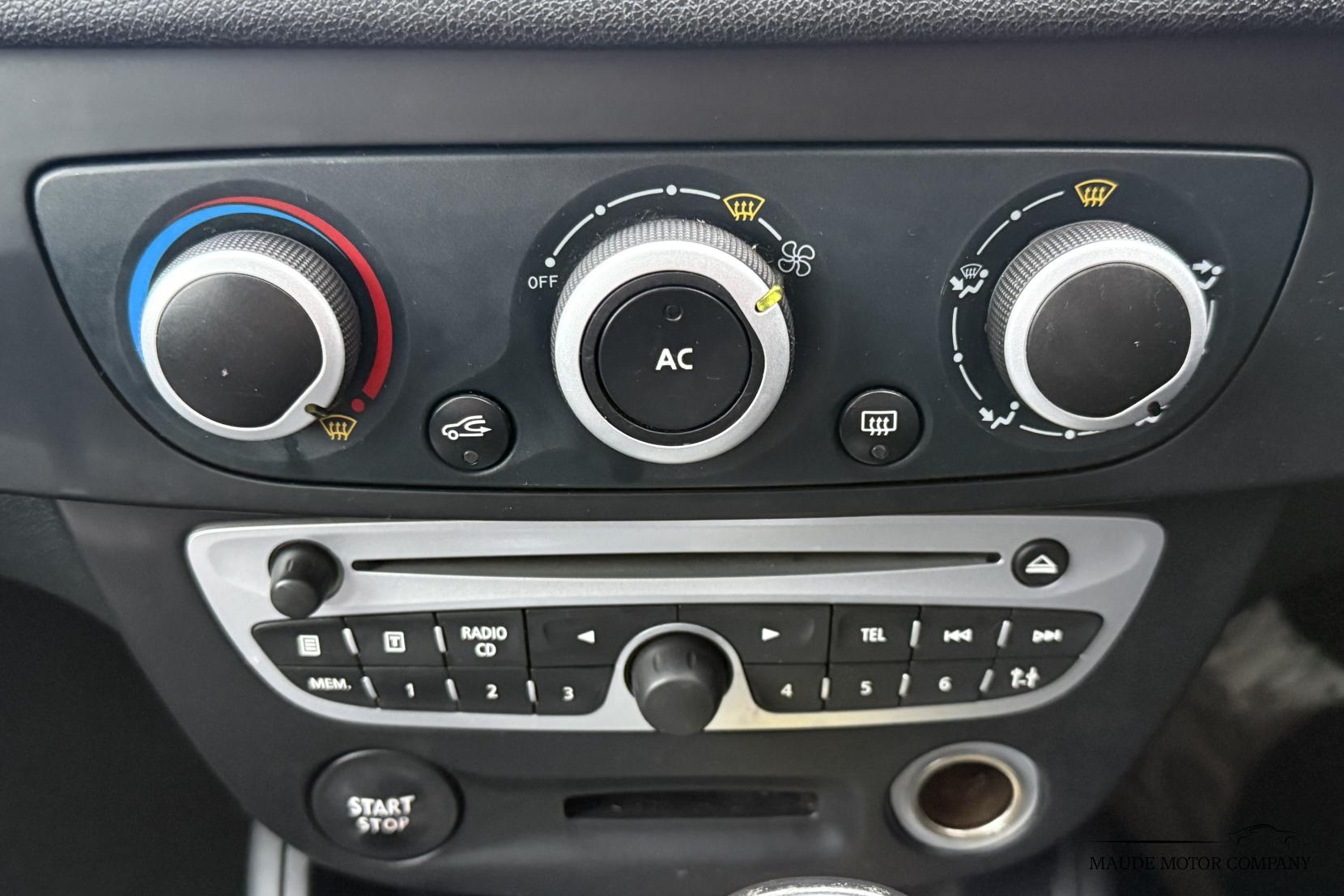 Renault Megane 1.5 dCi Dynamique TomTom Sport Tourer 5dr Diesel EDC Euro 5 (110 ps)