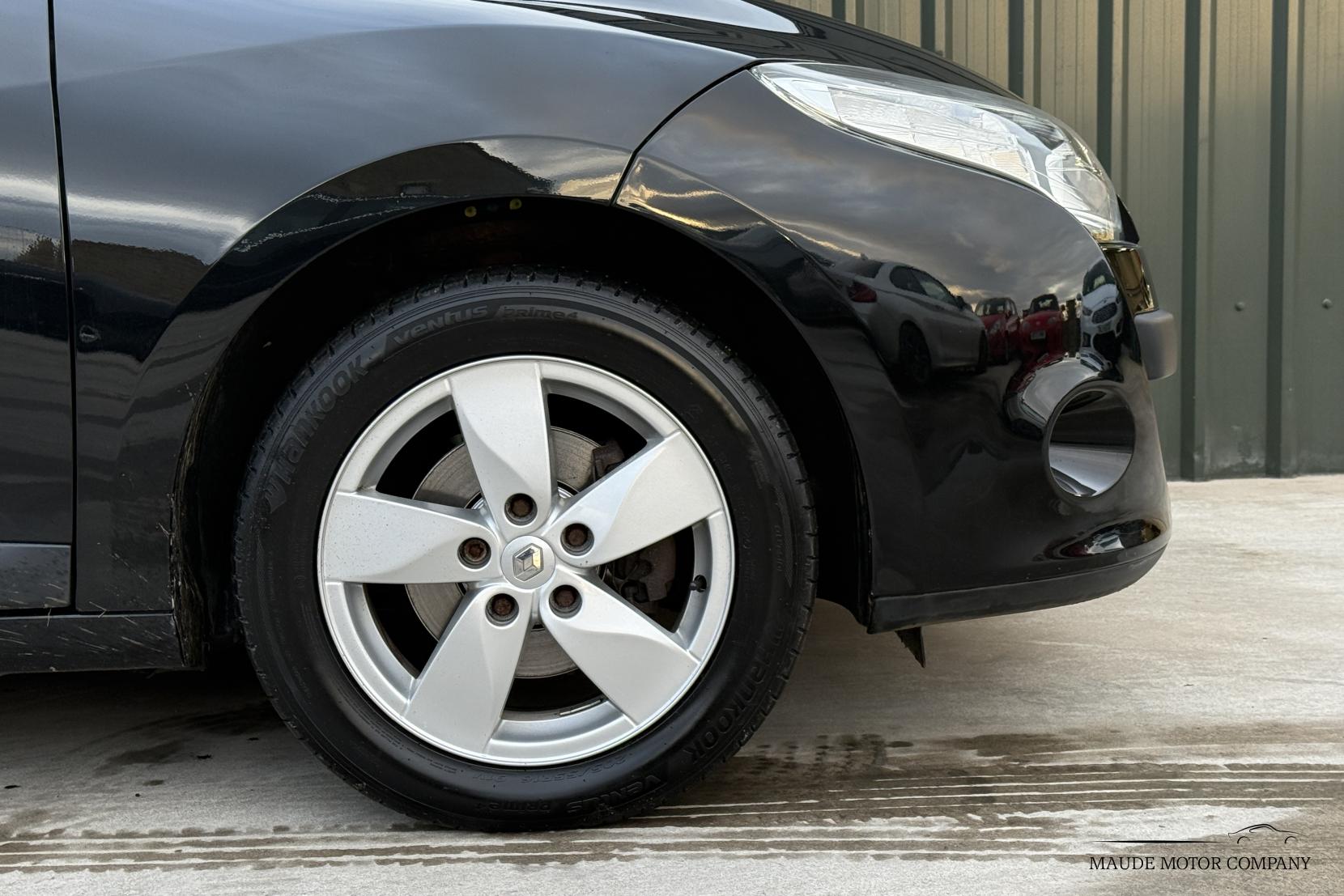 Renault Megane 1.5 dCi Dynamique TomTom Sport Tourer 5dr Diesel EDC Euro 5 (110 ps)