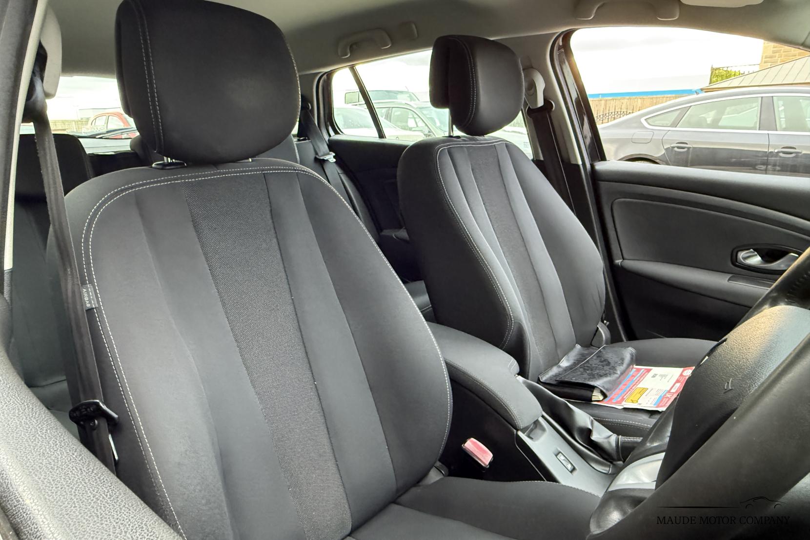 Renault Megane 1.5 dCi Dynamique TomTom Sport Tourer 5dr Diesel EDC Euro 5 (110 ps)