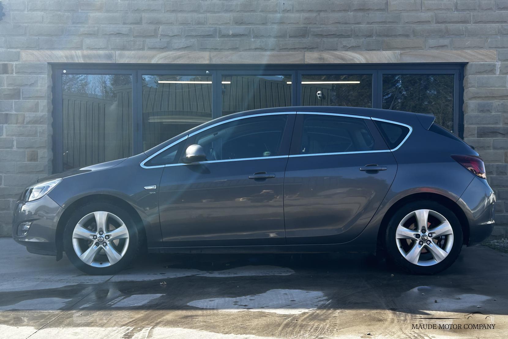 Vauxhall Astra 1.6 16v SRi Hatchback 5dr Petrol Auto Euro 5 (115 ps)