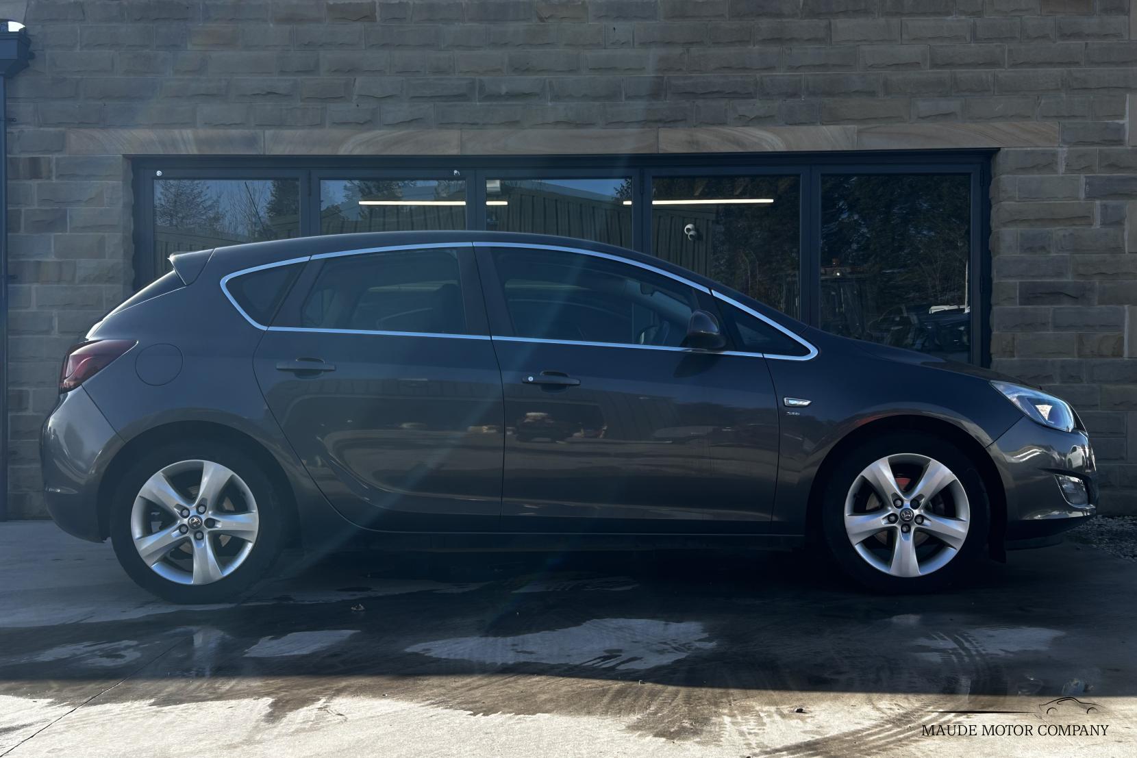 Vauxhall Astra 1.6 16v SRi Hatchback 5dr Petrol Auto Euro 5 (115 ps)