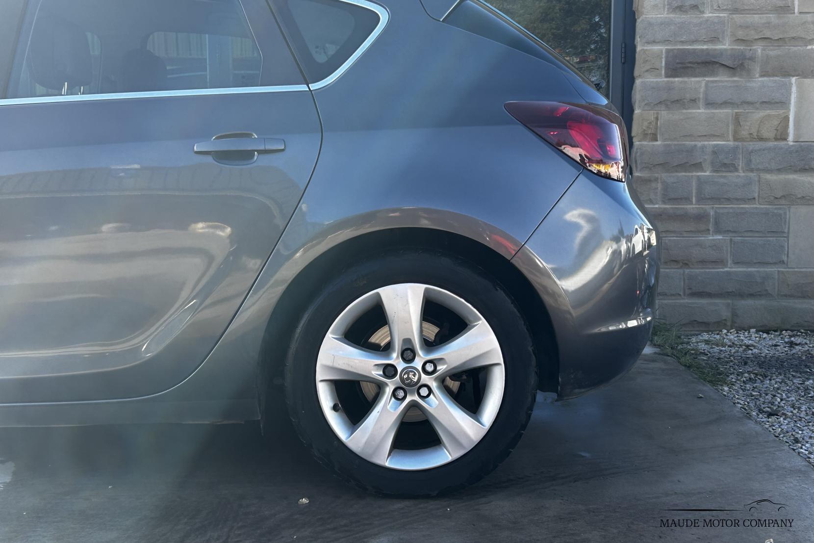 Vauxhall Astra 1.6 16v SRi Hatchback 5dr Petrol Auto Euro 5 (115 ps)