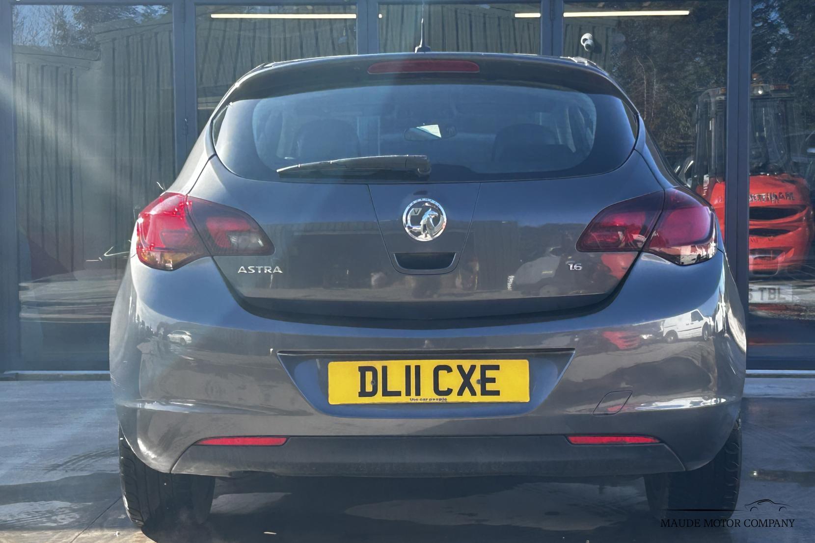 Vauxhall Astra 1.6 16v SRi Hatchback 5dr Petrol Auto Euro 5 (115 ps)