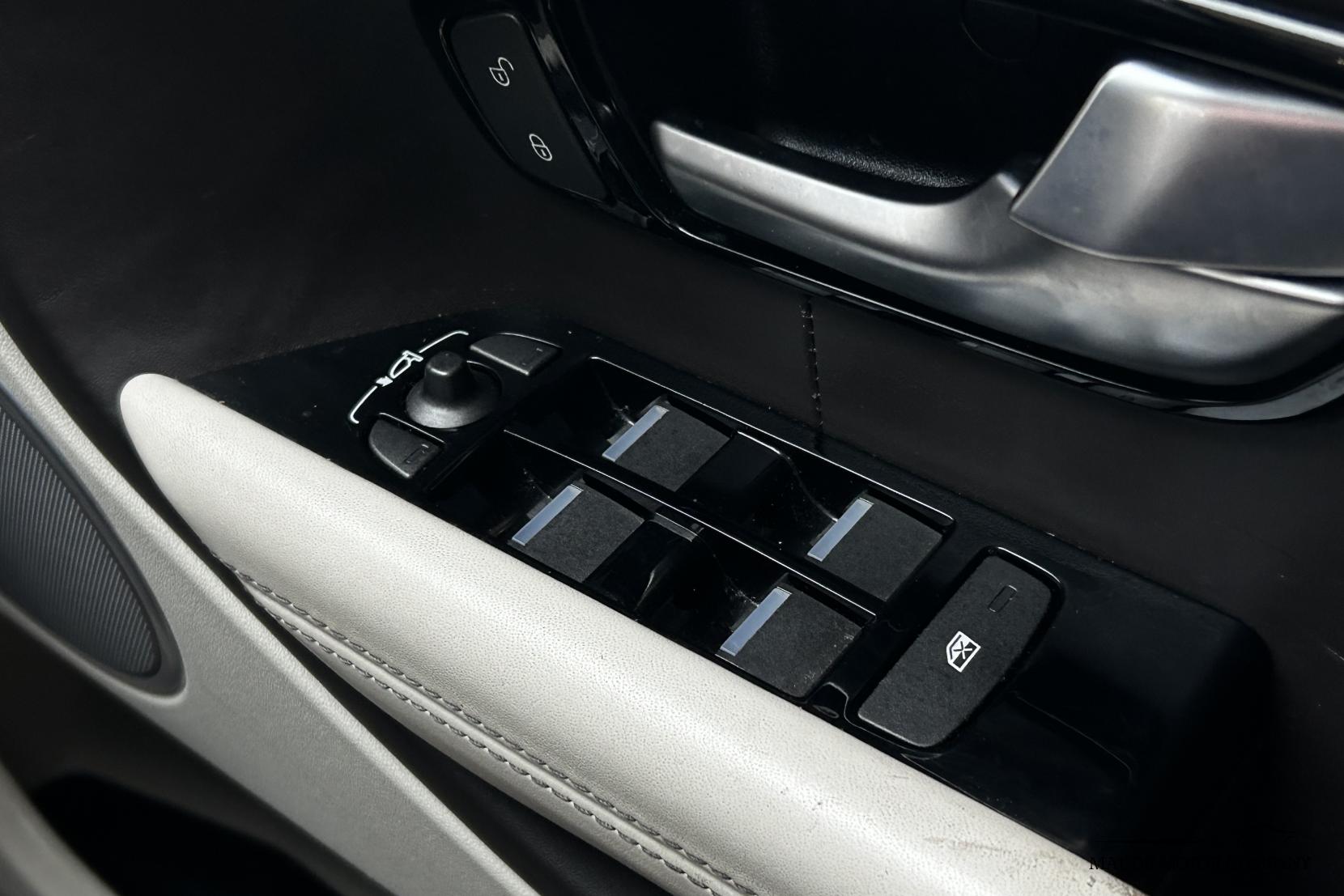 Land Rover Range Rover Evoque 2.2 SD4 Prestige SUV 5dr Diesel Auto 4WD Euro 5 (s/s) (190 ps)