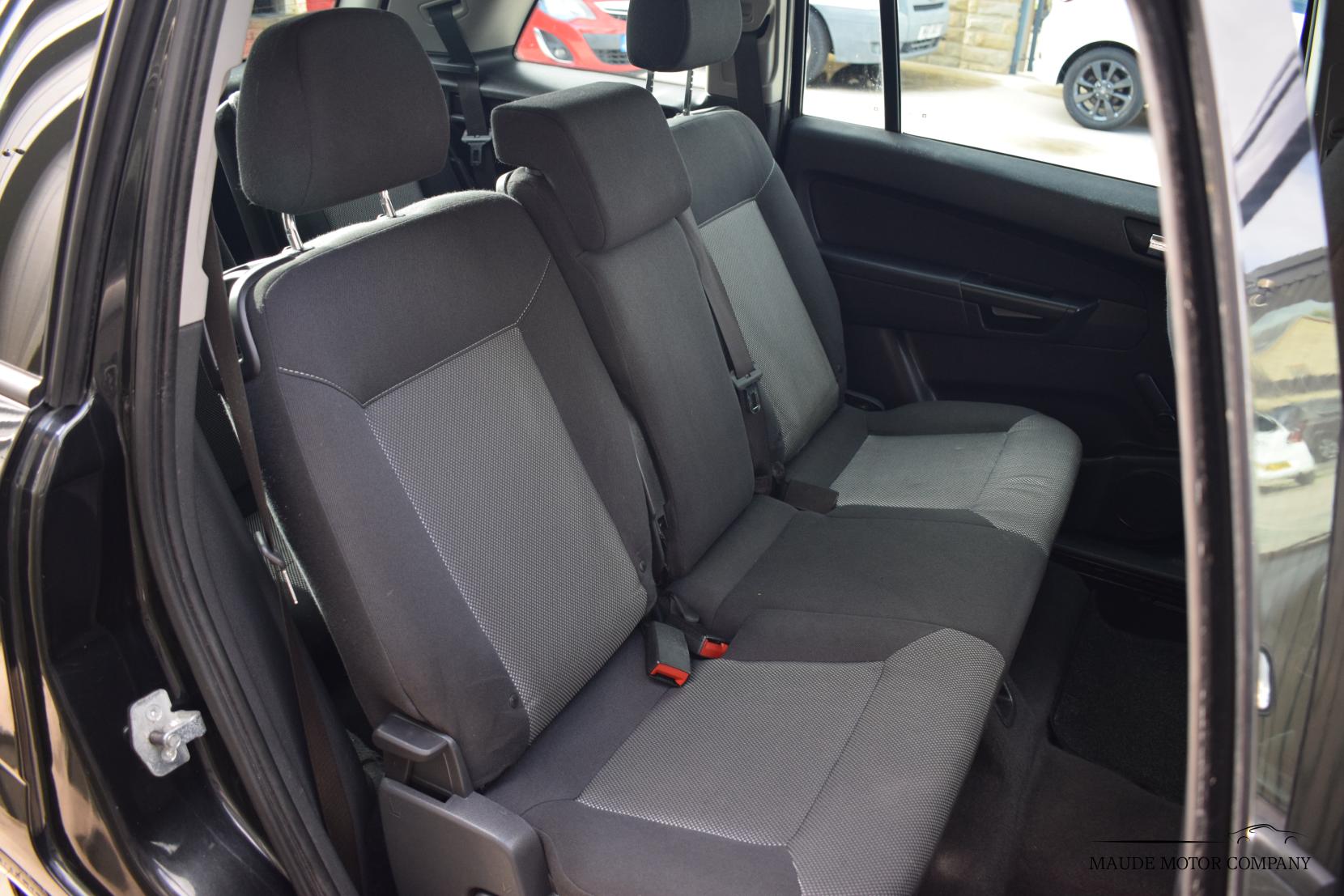 Vauxhall Zafira 1.6 16V Exclusiv MPV 5dr Petrol Manual Euro 5 (115 ps)