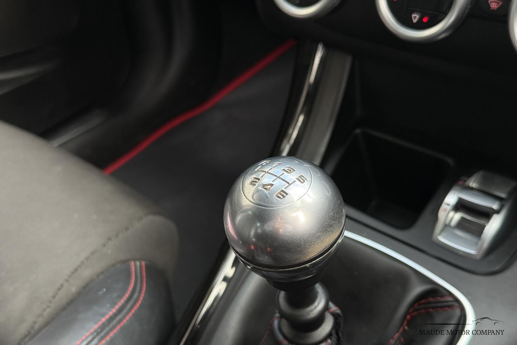 Alfa Romeo Giulietta 2.0 JTDM-2 Veloce Hatchback 5dr Diesel Manual Euro 5 (s/s) (140 bhp)