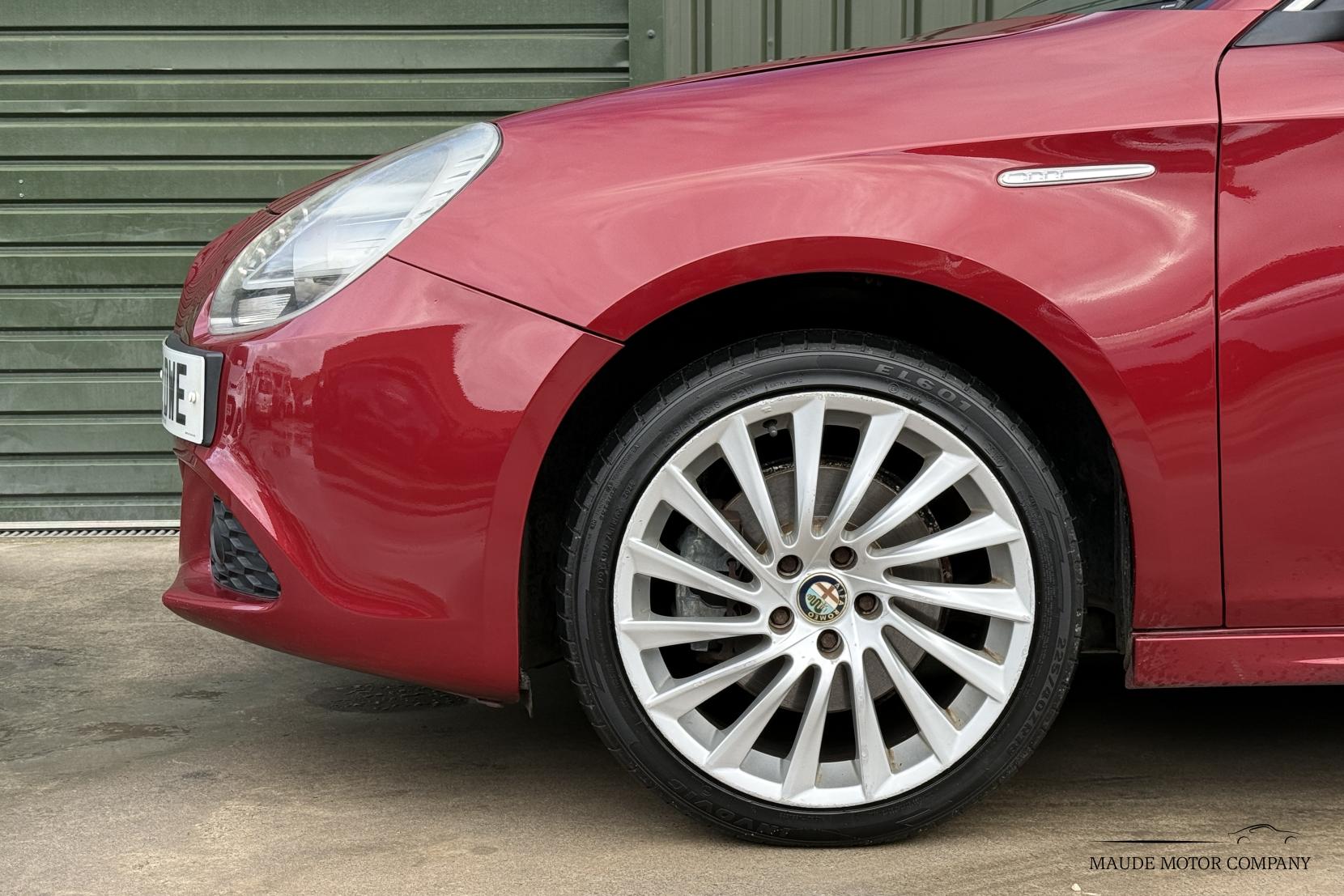 Alfa Romeo Giulietta 2.0 JTDM-2 Veloce Hatchback 5dr Diesel Manual Euro 5 (s/s) (140 bhp)