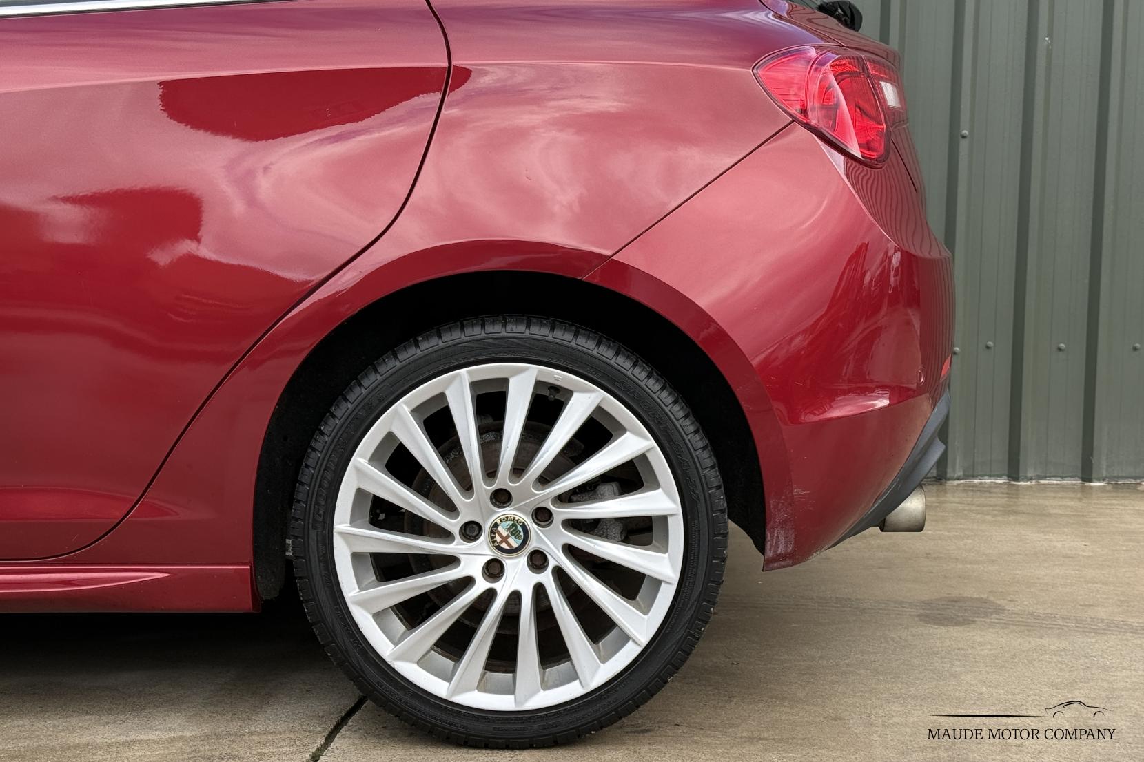 Alfa Romeo Giulietta 2.0 JTDM-2 Veloce Hatchback 5dr Diesel Manual Euro 5 (s/s) (140 bhp)