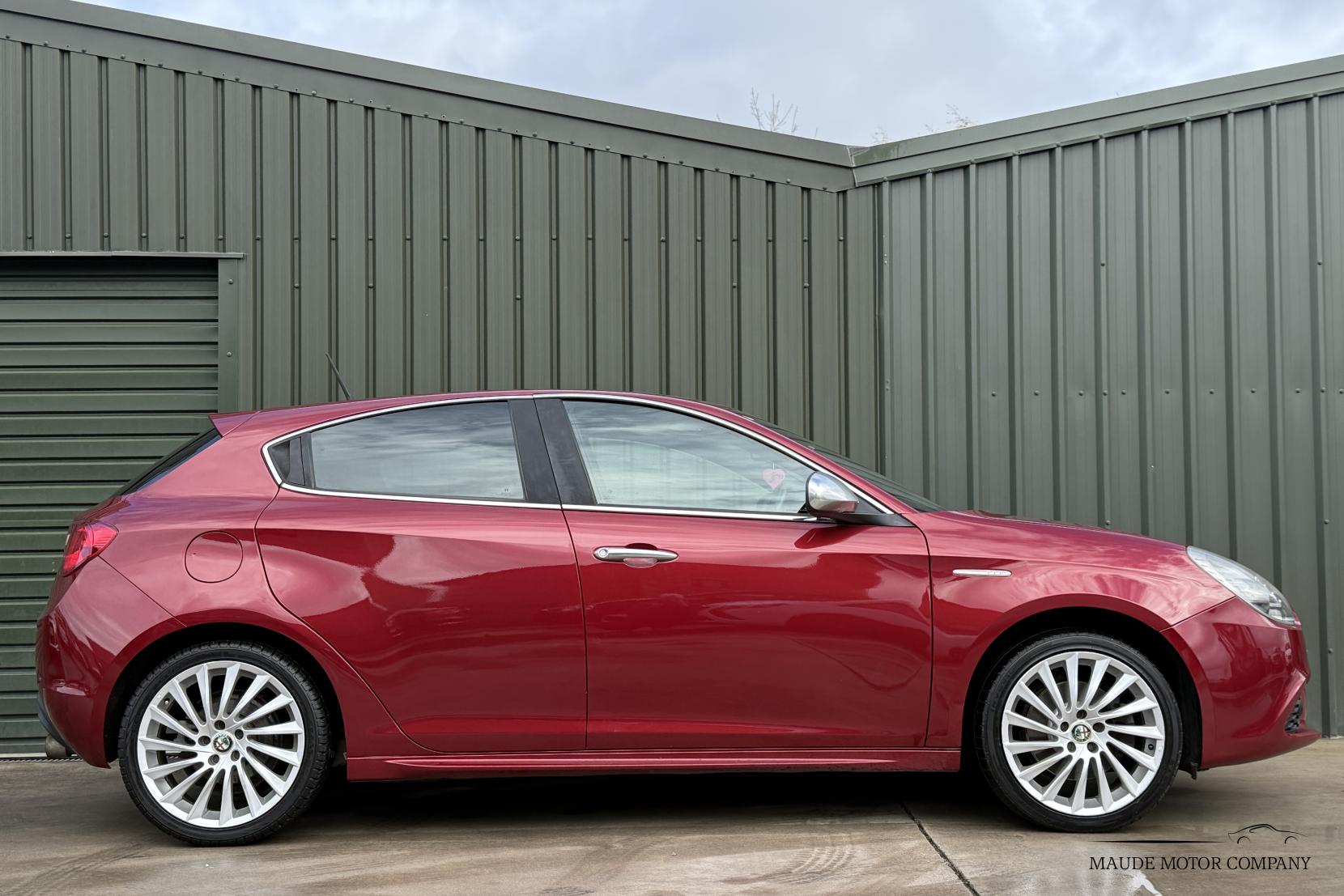 Alfa Romeo Giulietta 2.0 JTDM-2 Veloce Hatchback 5dr Diesel Manual Euro 5 (s/s) (140 bhp)