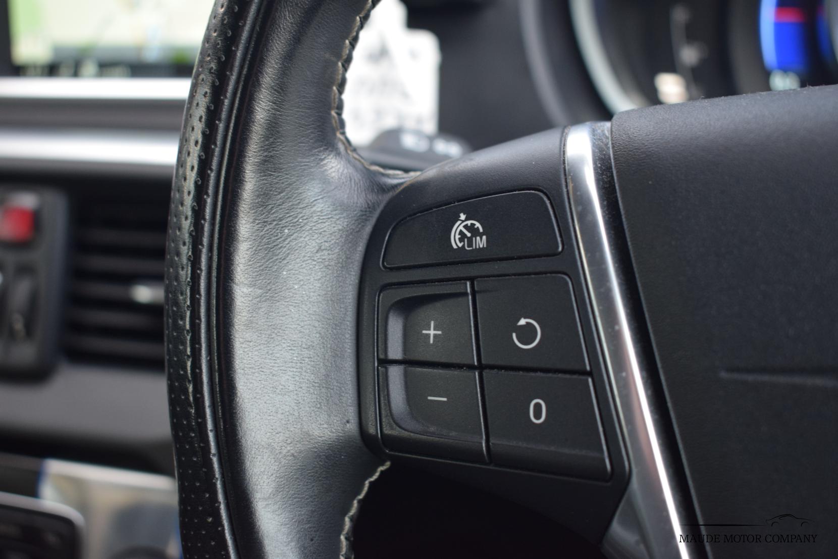 Volvo V40 1.6 T2 R-Design Nav Hatchback 5dr Petrol Manual Euro 5 (s/s) (120 ps)