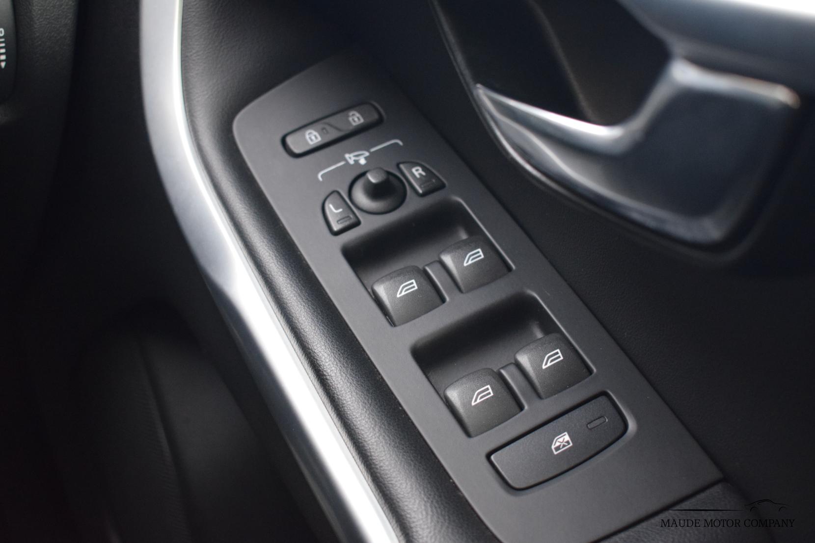 Volvo V40 1.6 T2 R-Design Nav Hatchback 5dr Petrol Manual Euro 5 (s/s) (120 ps)