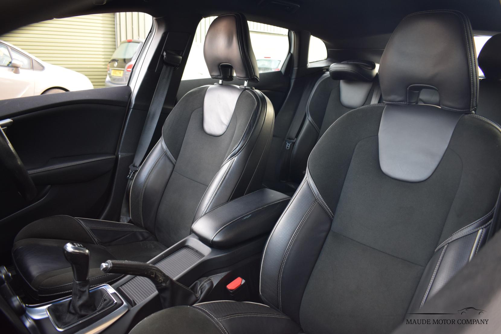 Volvo V40 1.6 T2 R-Design Nav Hatchback 5dr Petrol Manual Euro 5 (s/s) (120 ps)