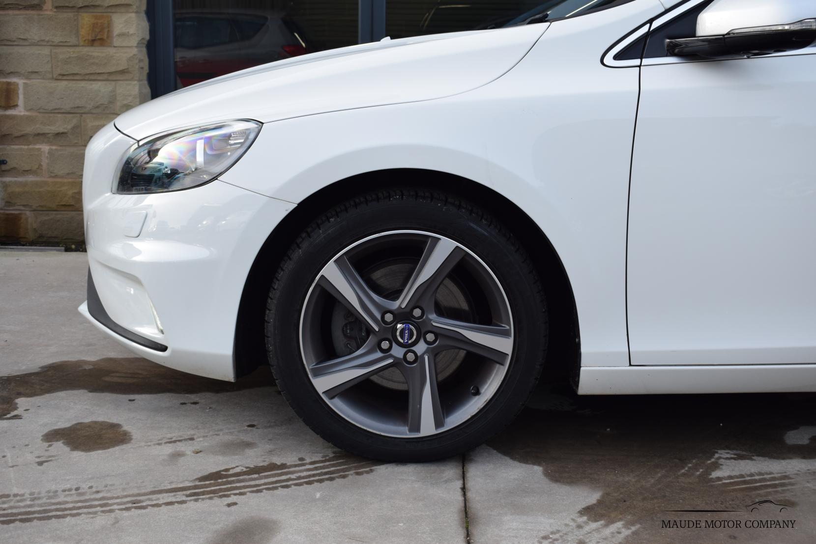 Volvo V40 1.6 T2 R-Design Nav Hatchback 5dr Petrol Manual Euro 5 (s/s) (120 ps)