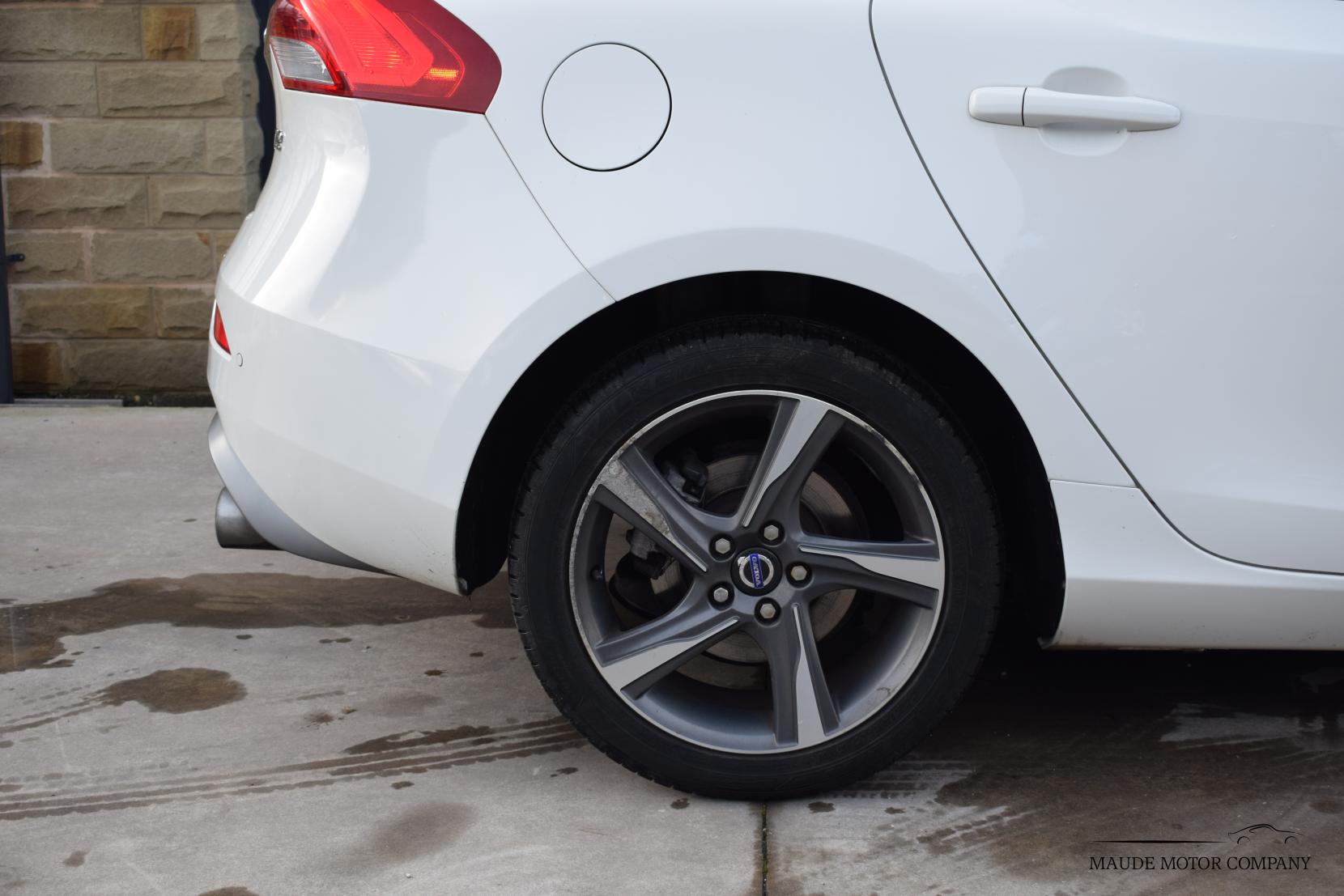 Volvo V40 1.6 T2 R-Design Nav Hatchback 5dr Petrol Manual Euro 5 (s/s) (120 ps)