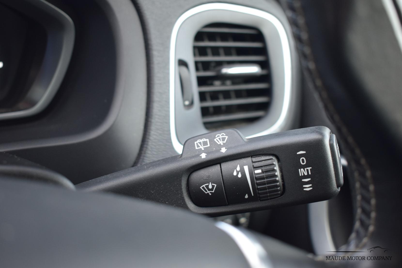 Volvo V40 1.6 T2 R-Design Nav Hatchback 5dr Petrol Manual Euro 5 (s/s) (120 ps)