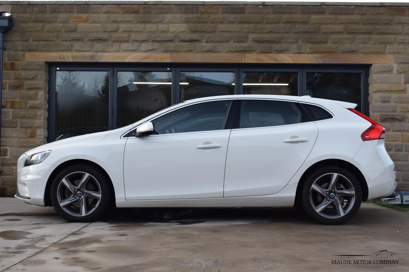 Volvo V40 1.6 T2 R-Design Nav Hatchback 5dr Petrol Manual Euro 5 (s/s) (120 ps)