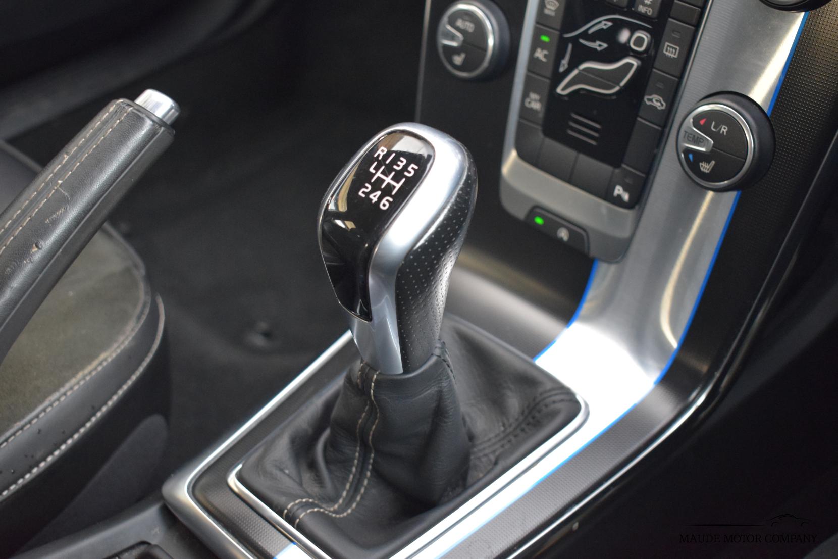 Volvo V40 1.6 T2 R-Design Nav Hatchback 5dr Petrol Manual Euro 5 (s/s) (120 ps)