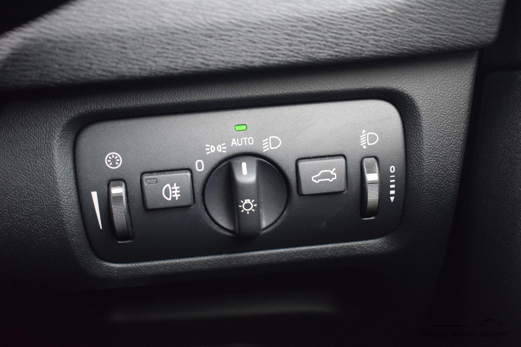 Volvo V40 1.6 T2 R-Design Nav Hatchback 5dr Petrol Manual Euro 5 (s/s) (120 ps)