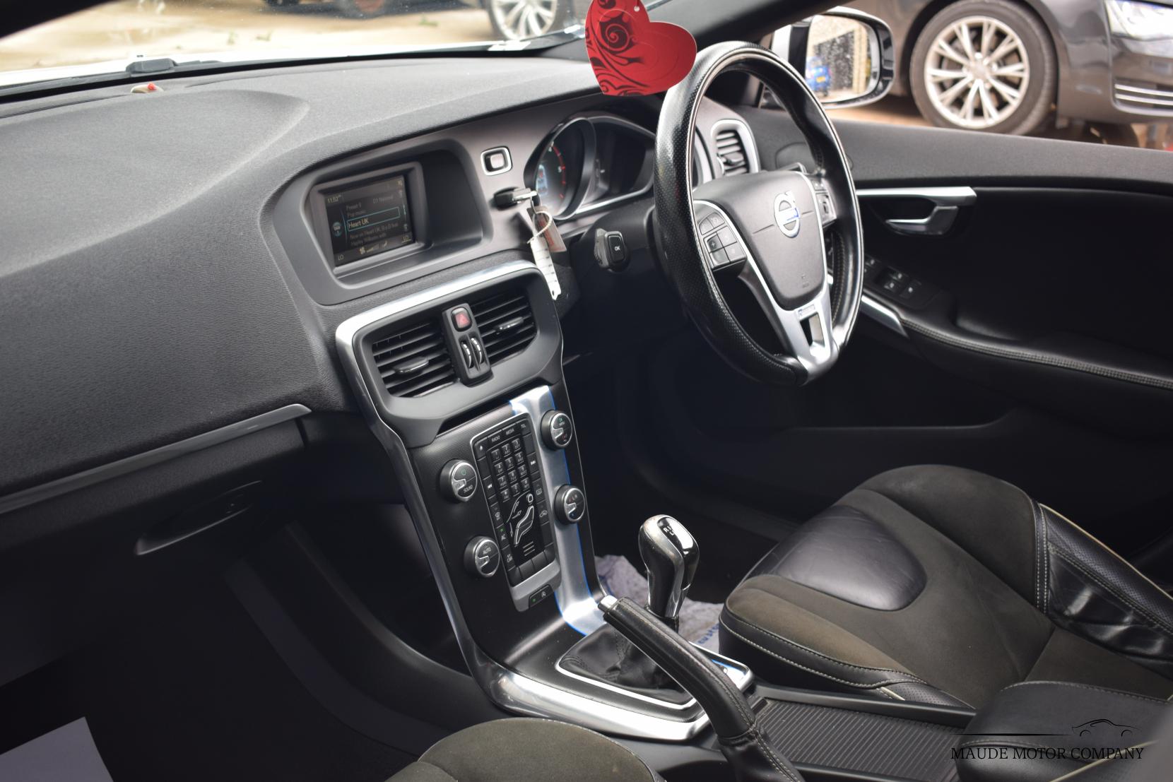 Volvo V40 1.6 D2 R-Design Hatchback 5dr Diesel Manual Euro 5 (s/s) (115 ps)
