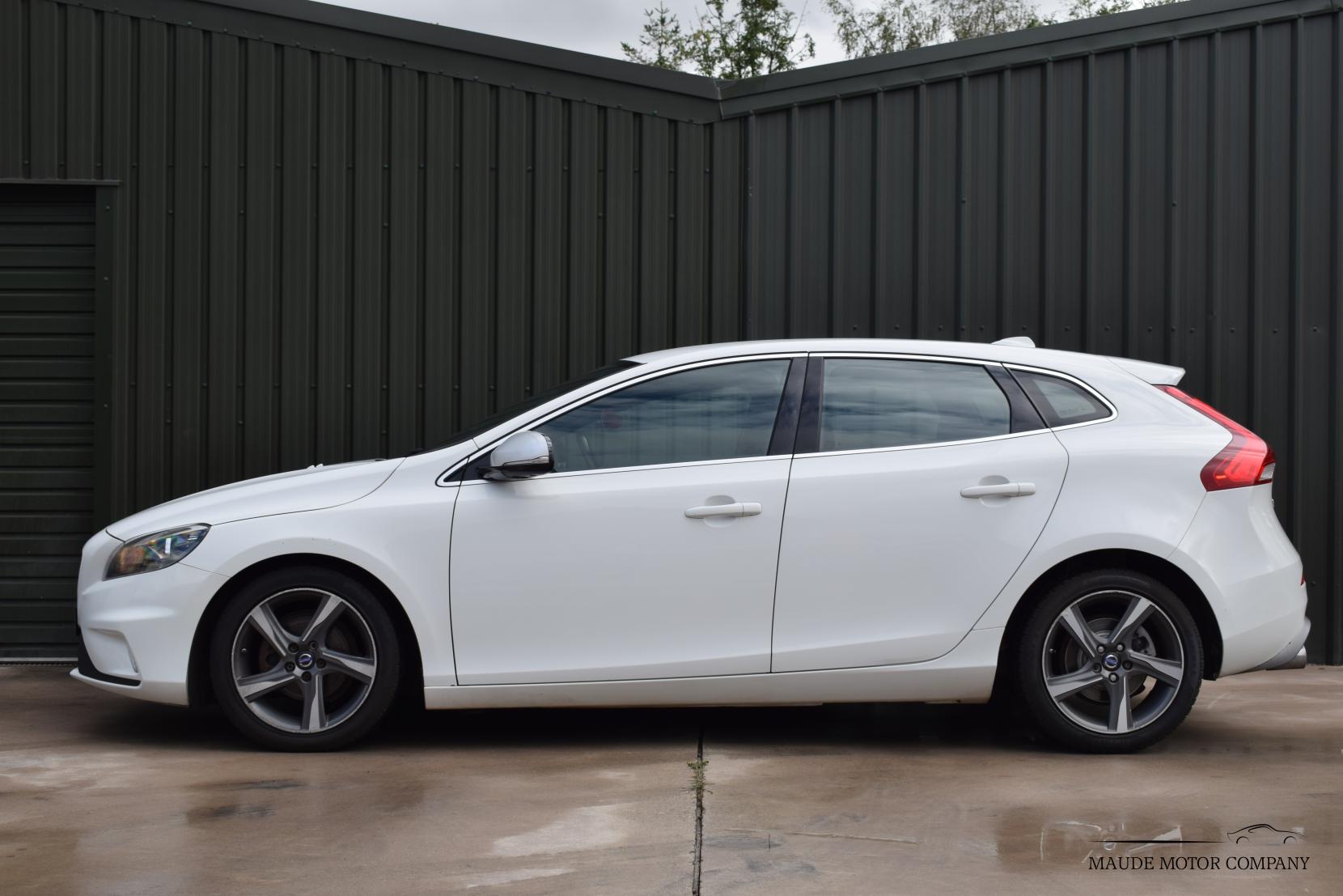 Volvo V40 1.6 D2 R-Design Hatchback 5dr Diesel Manual Euro 5 (s/s) (115 ps)